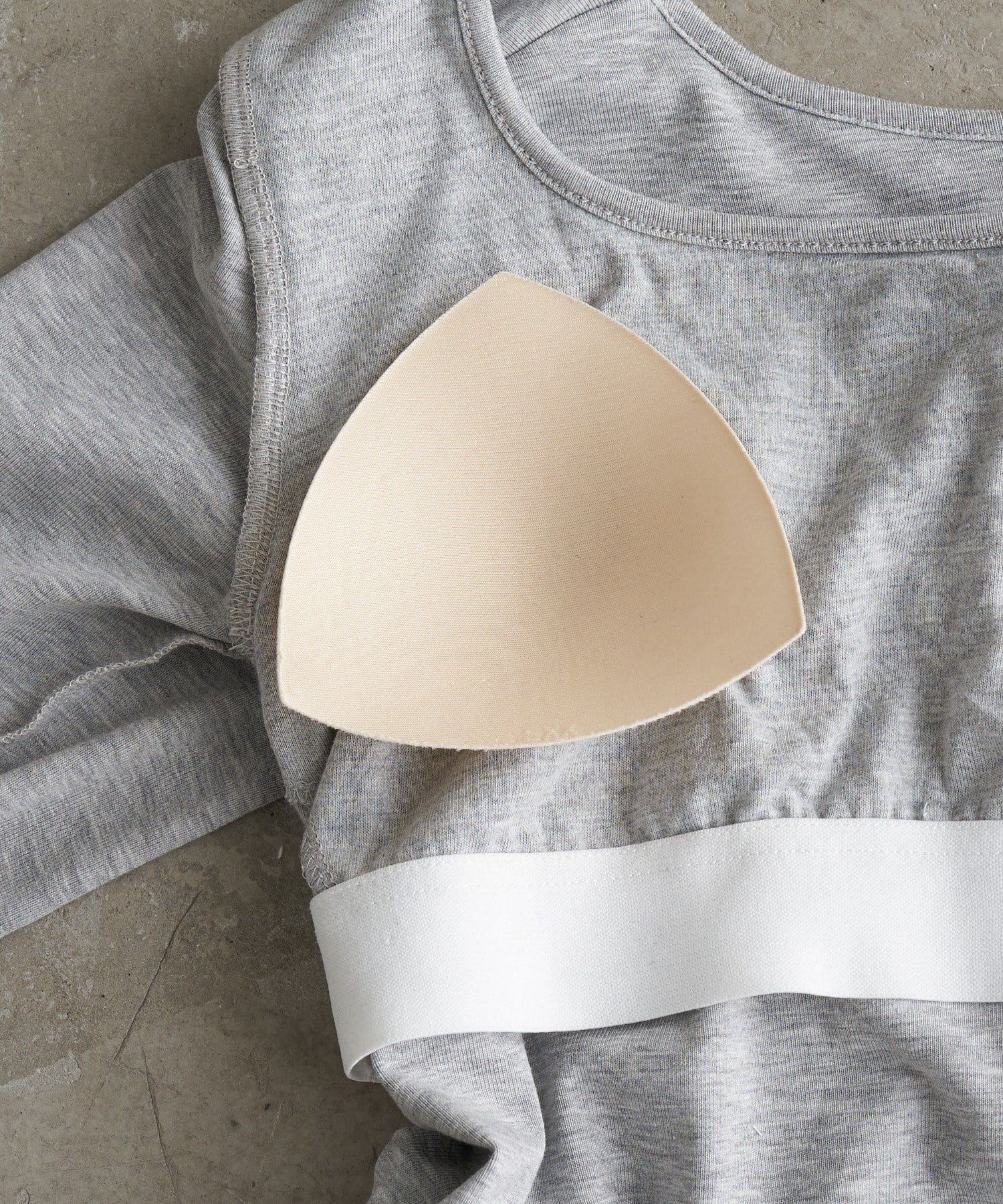 OUTLET(アウトレット) 【RAY CASSIN】ロゴ刺繍カップ付UネックロンT