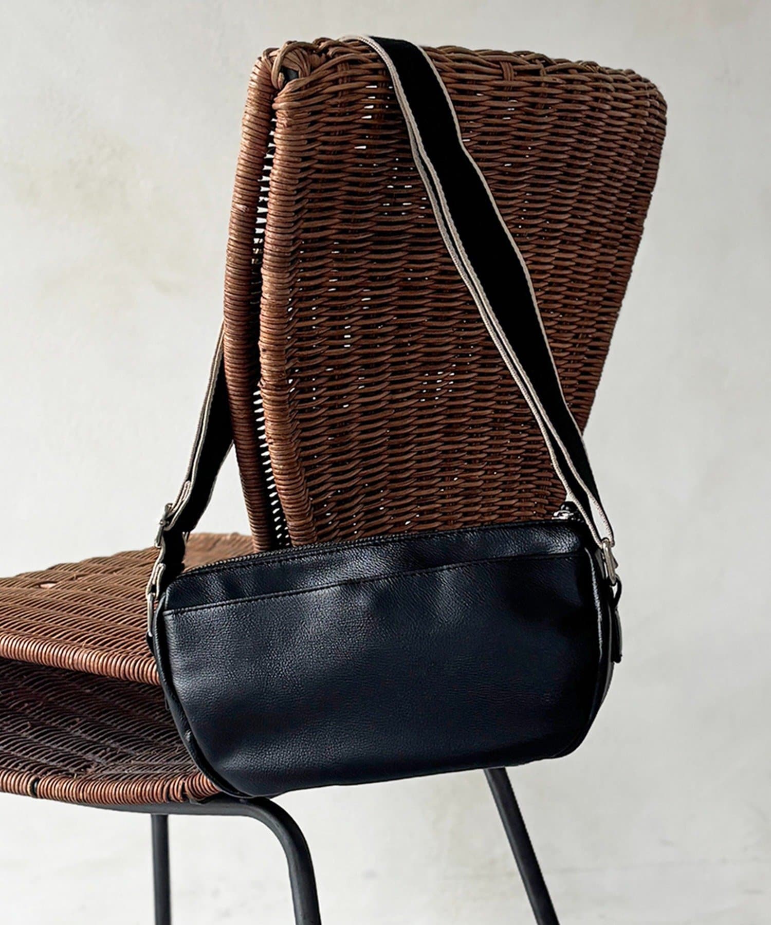 un dix cors(アンディコール) バイカラーストラップショルダー