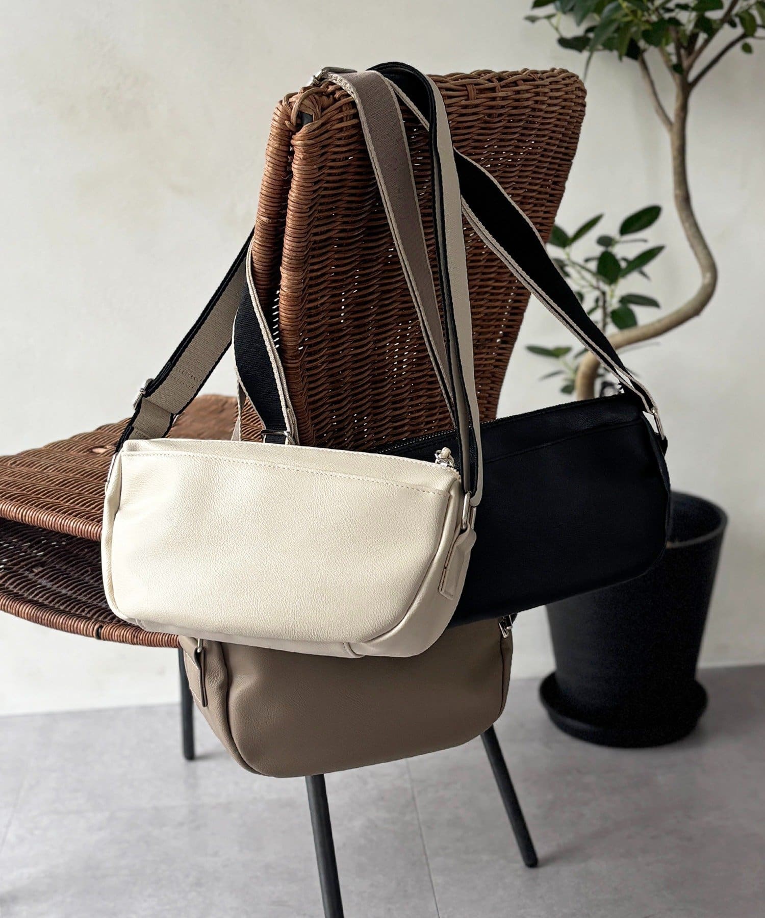 un dix cors(アンディコール) バイカラーストラップショルダー