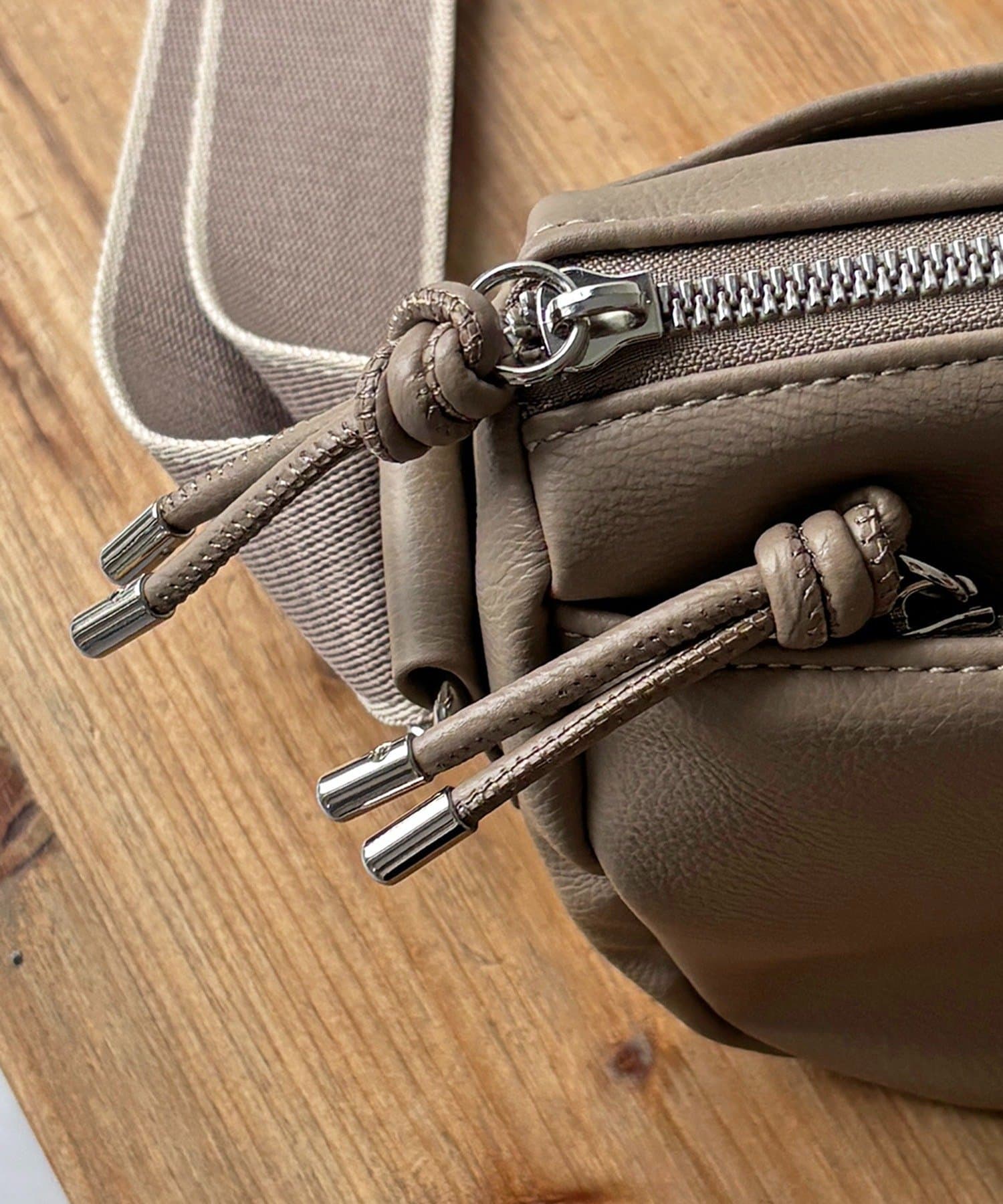 un dix cors(アンディコール) バイカラーストラップショルダー