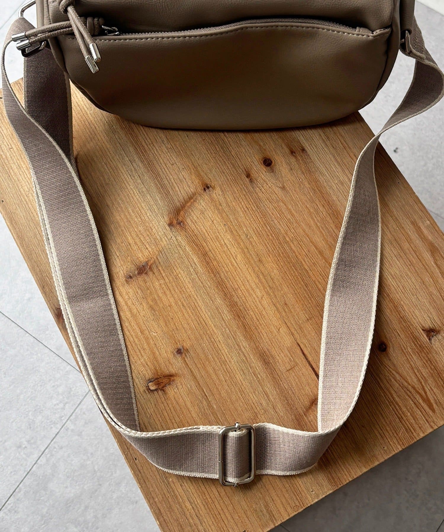 un dix cors(アンディコール) バイカラーストラップショルダー