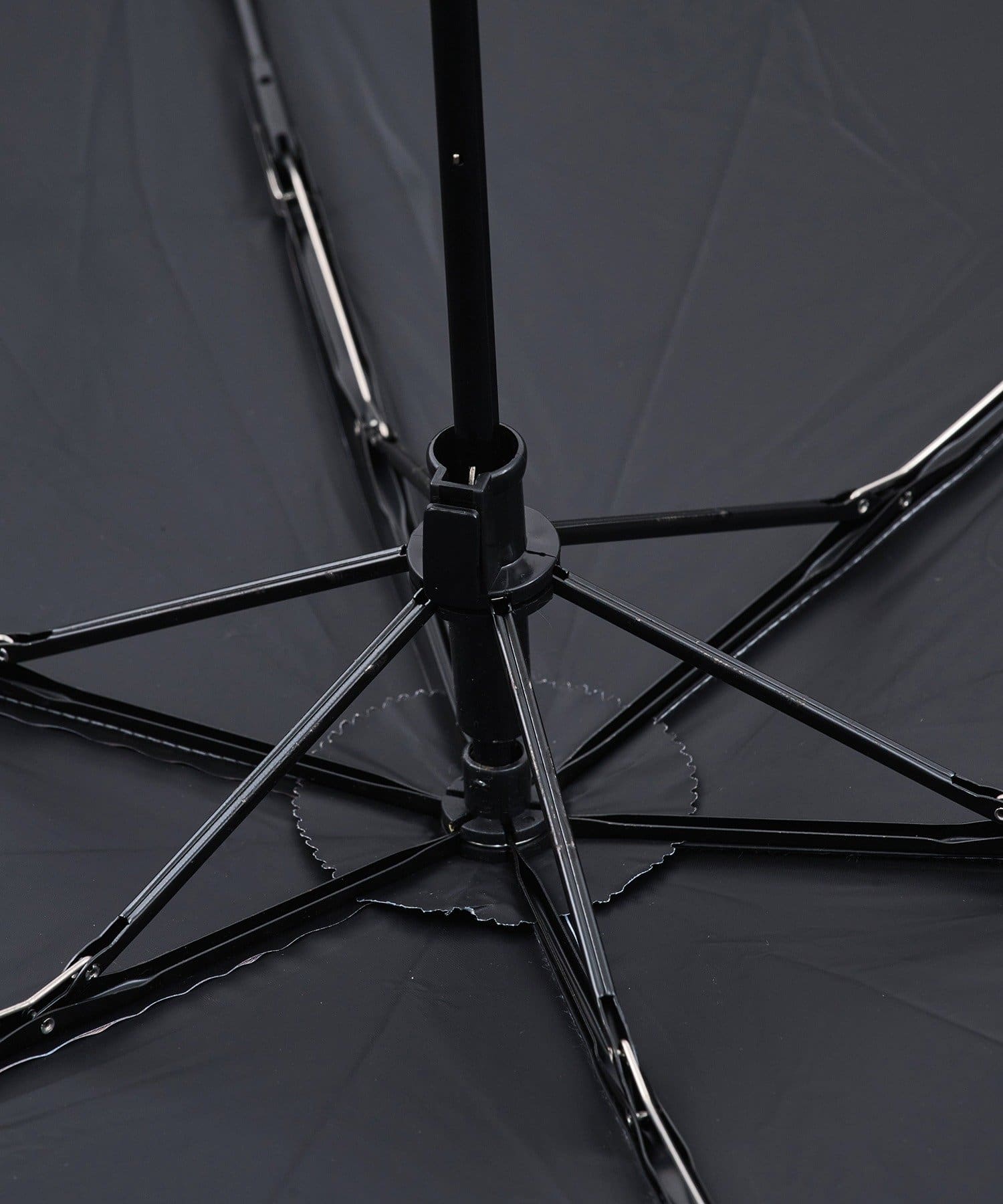 3COINS(スリーコインズ) 晴雨兼用折傘フラワーフチロゴ