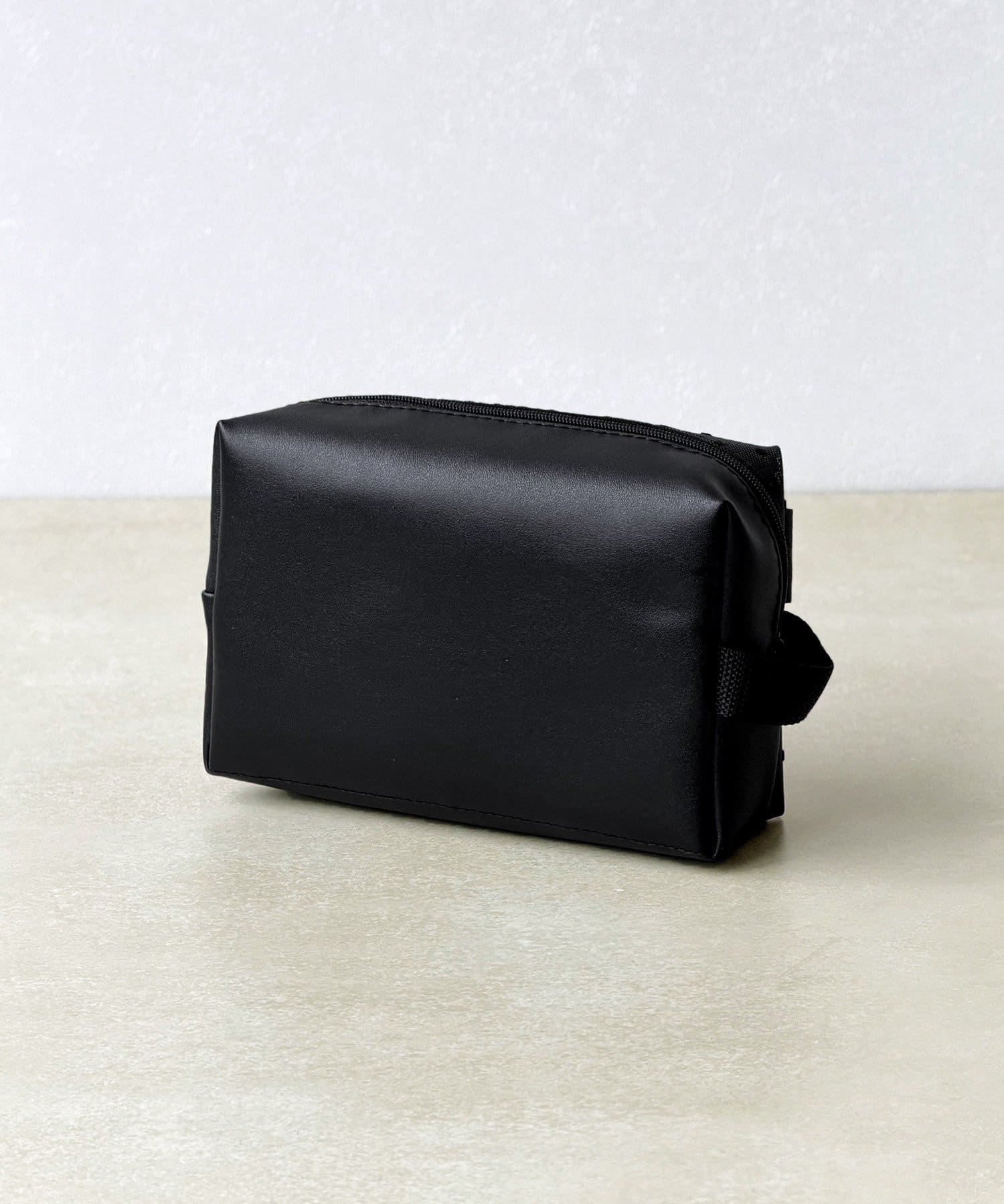 3COINS(スリーコインズ) ドットメッシュ横長スクエアポーチ／and us