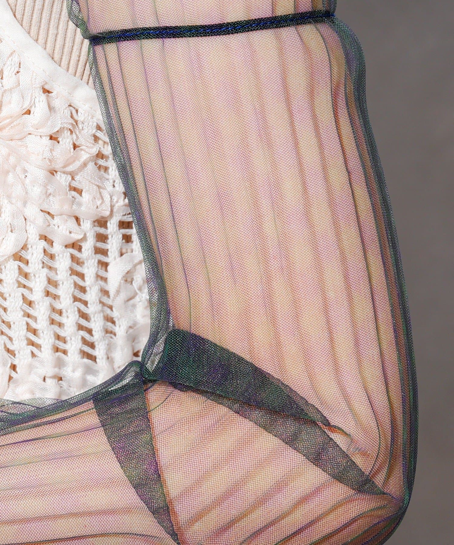 3COINS(スリーコインズ) プリーツシアーアームカバー