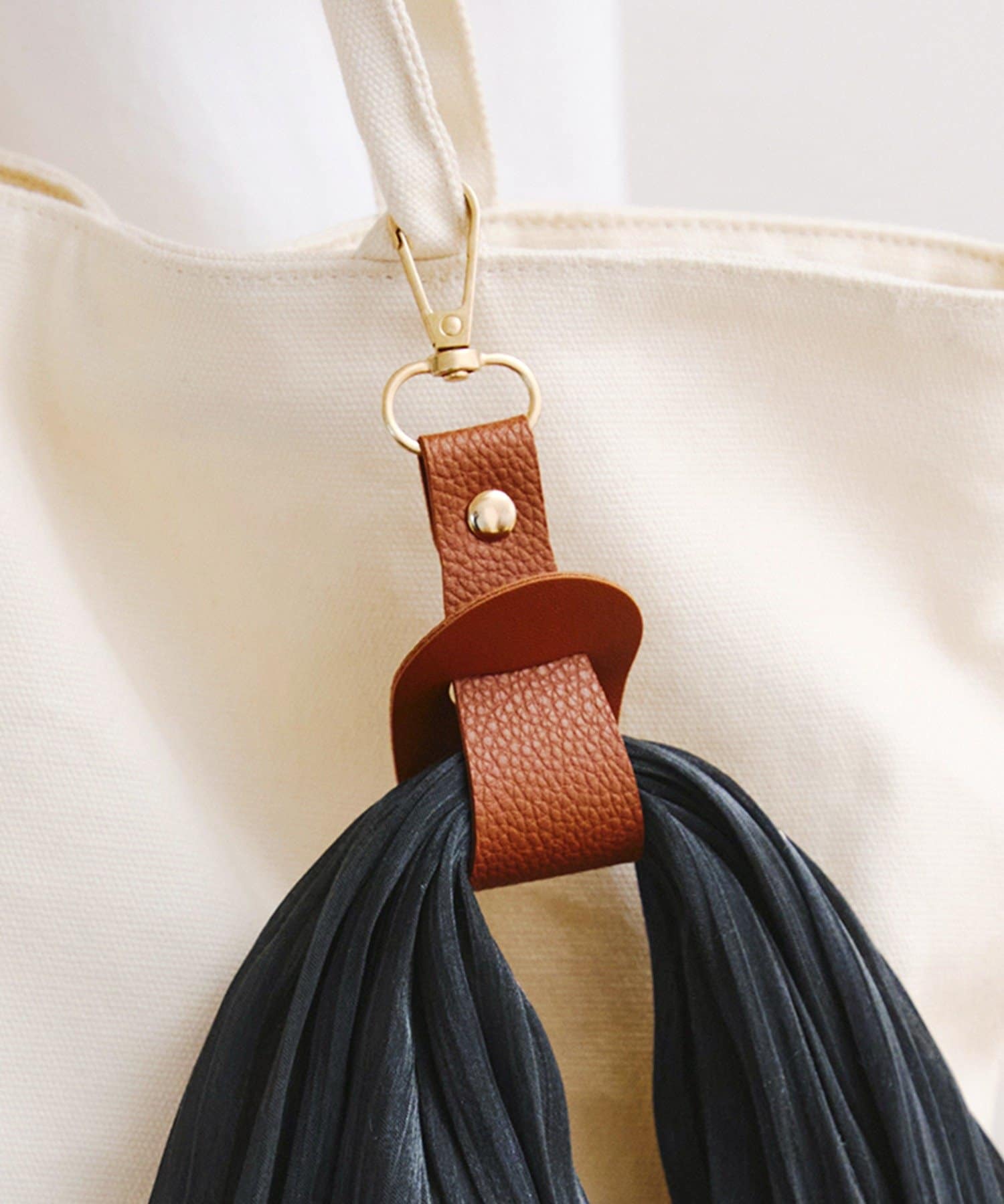 salut!(サリュ) フェイクレザーアームカバーホルダー