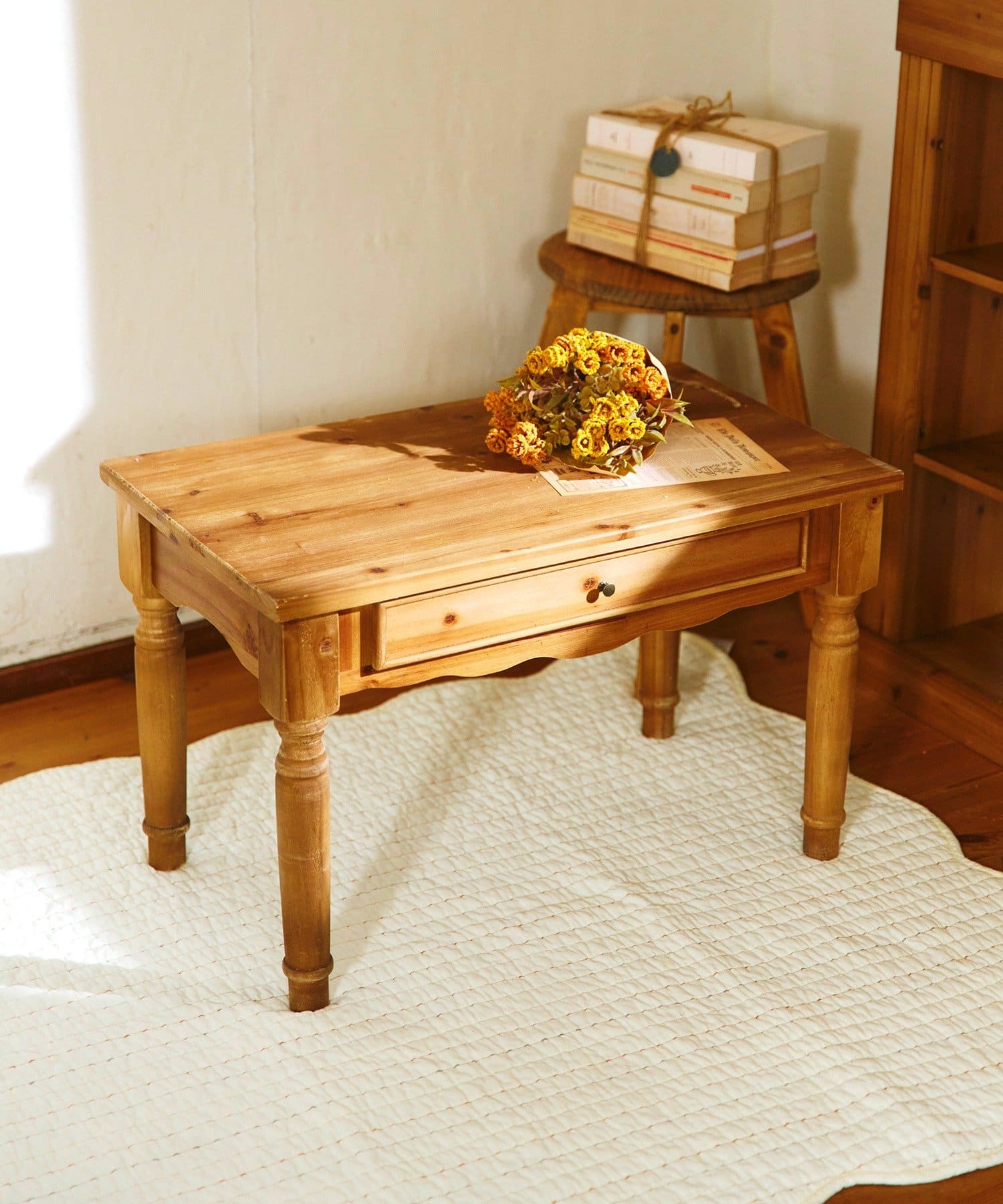 salut!(サリュ) 《引き出し付き》カントリーローテーブル／キルトカントリー