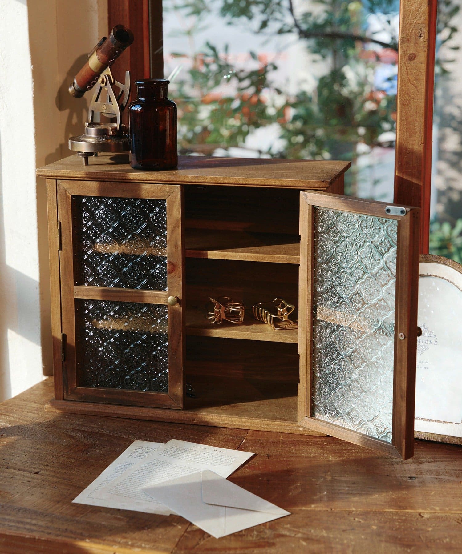 salut!(サリュ) 《WEB限定商品》フローラガラス両開きキャビネット