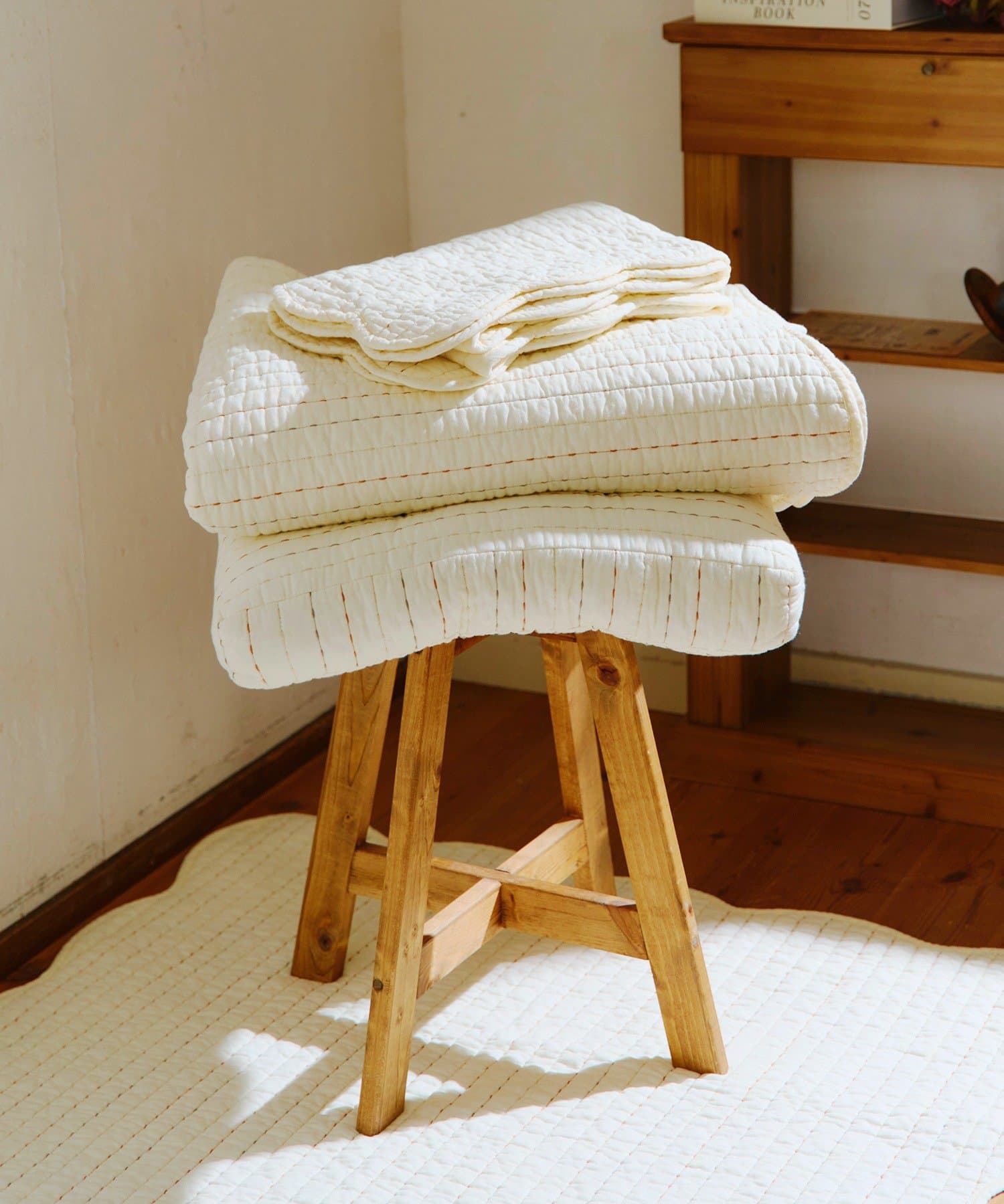 salut!(サリュ) 《WEB限定商品》ボーダーステッチキルトマット：140×190cm／キルトカントリー