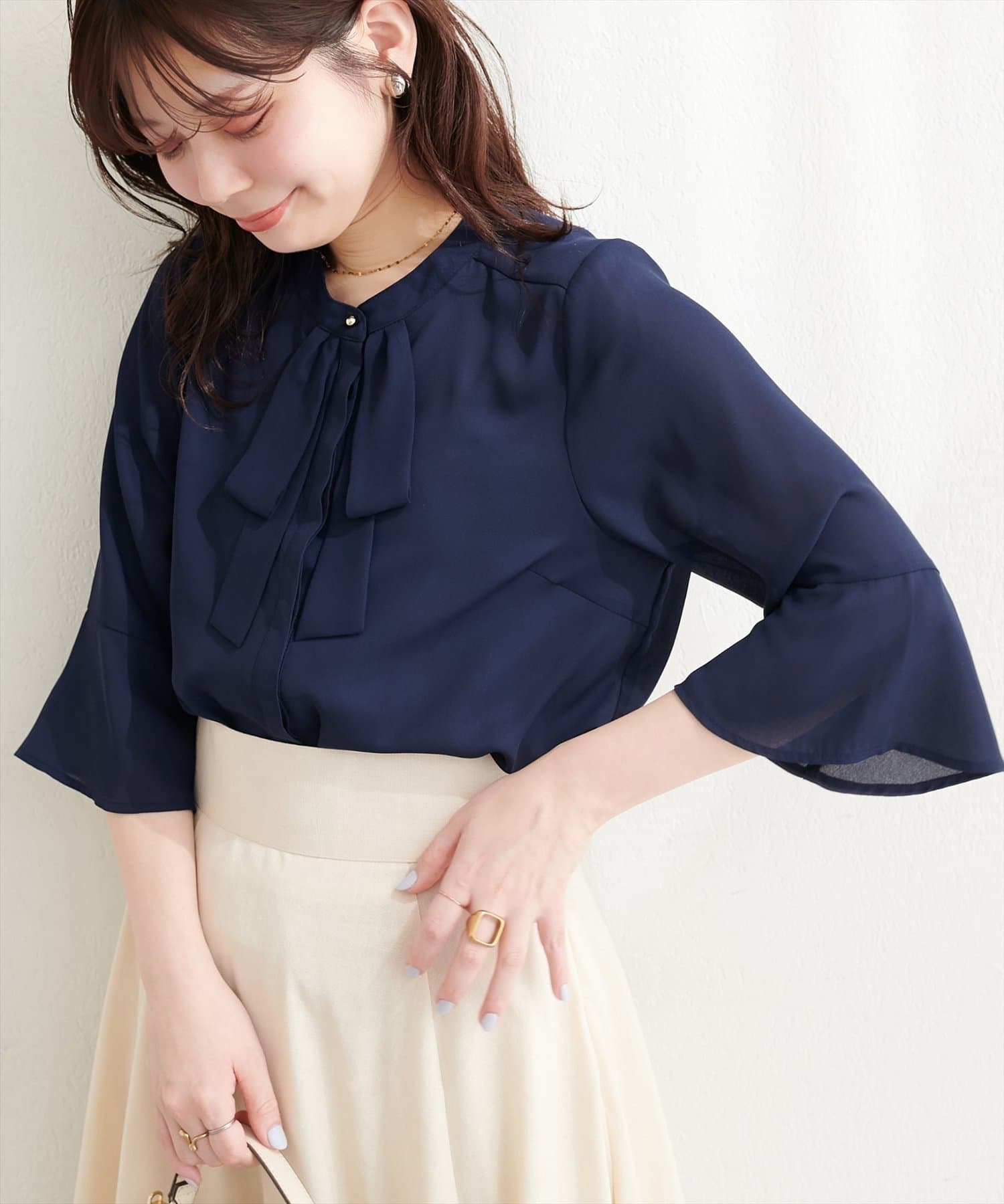 natural couture(ナチュラルクチュール) フレアカフス袖リボンボウタイブラウス