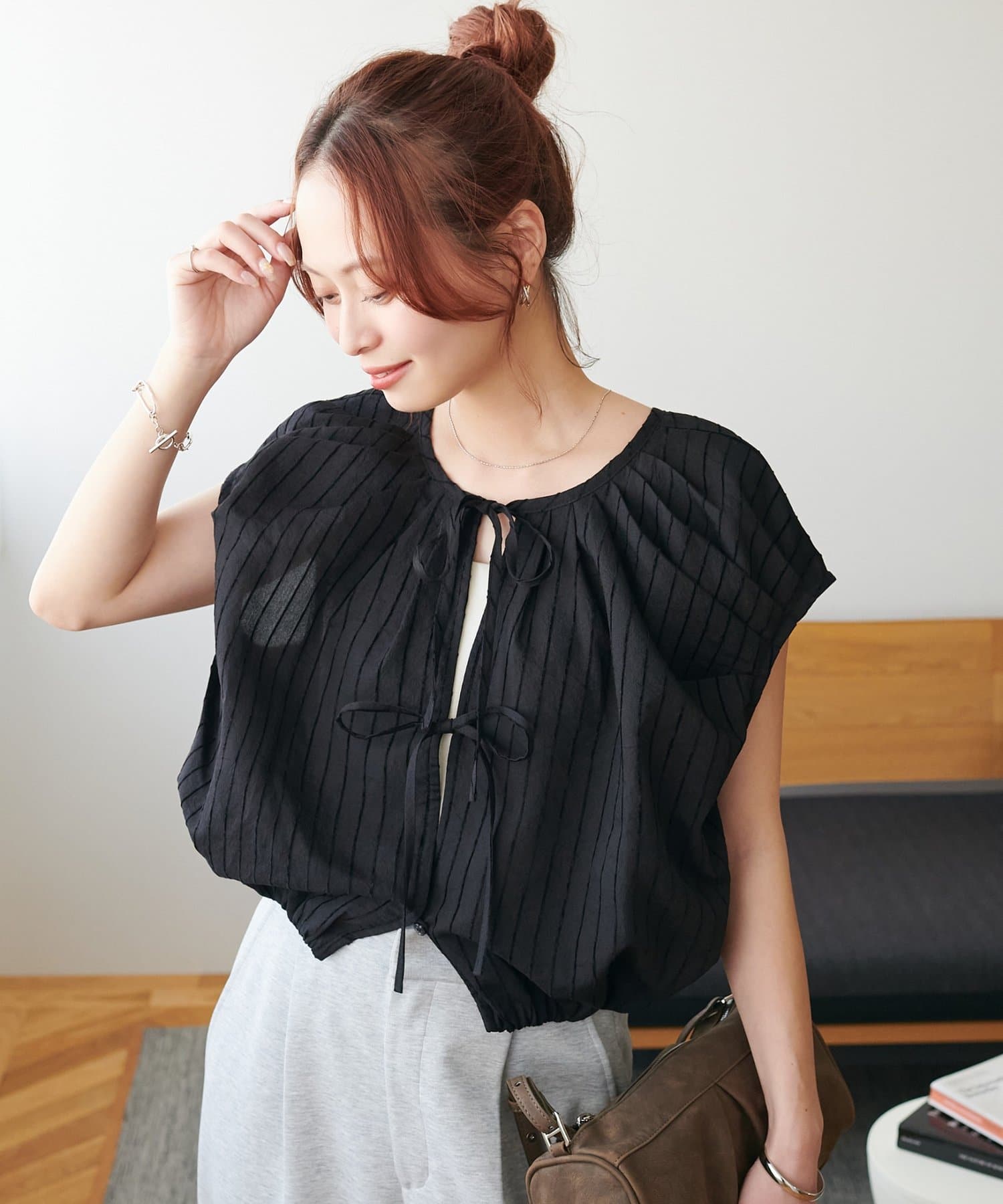 DISCOAT(ディスコート) 【WEB限定】シアーストライプノースリブラウス