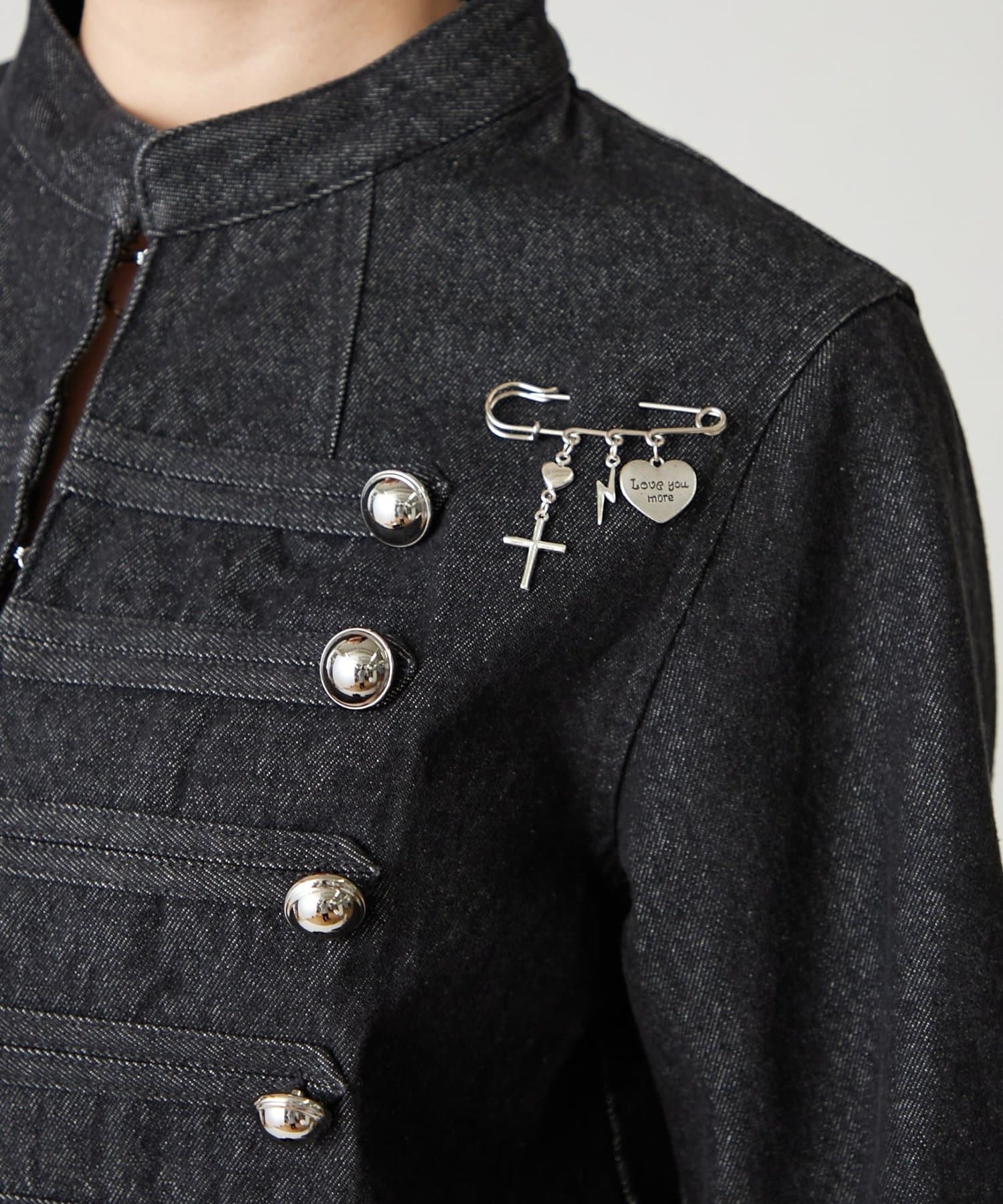 WHO’S WHO gallery(フーズフーギャラリー) モチーフピンバッジ