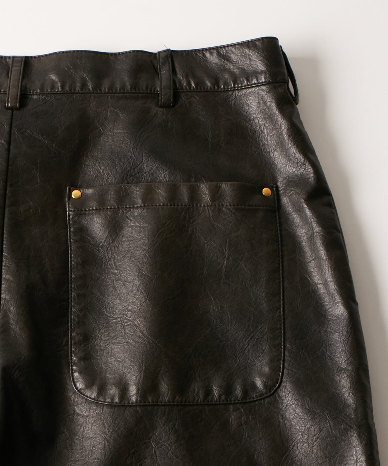 WHO’S WHO gallery(フーズフーギャラリー) レザーダブルニーハーフパンツ