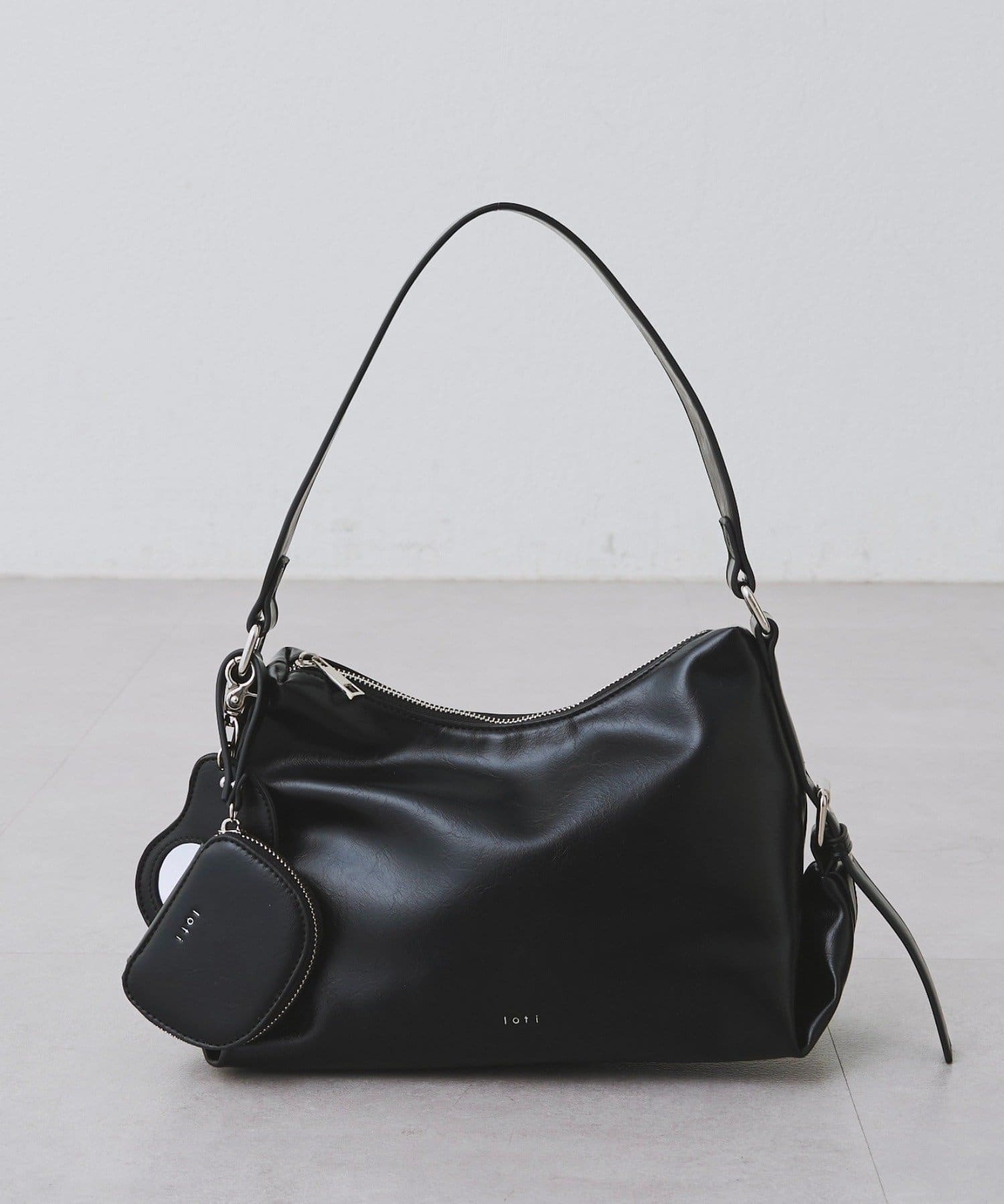 mystic(ミスティック) lotiビーンズミラーポーチバッグ