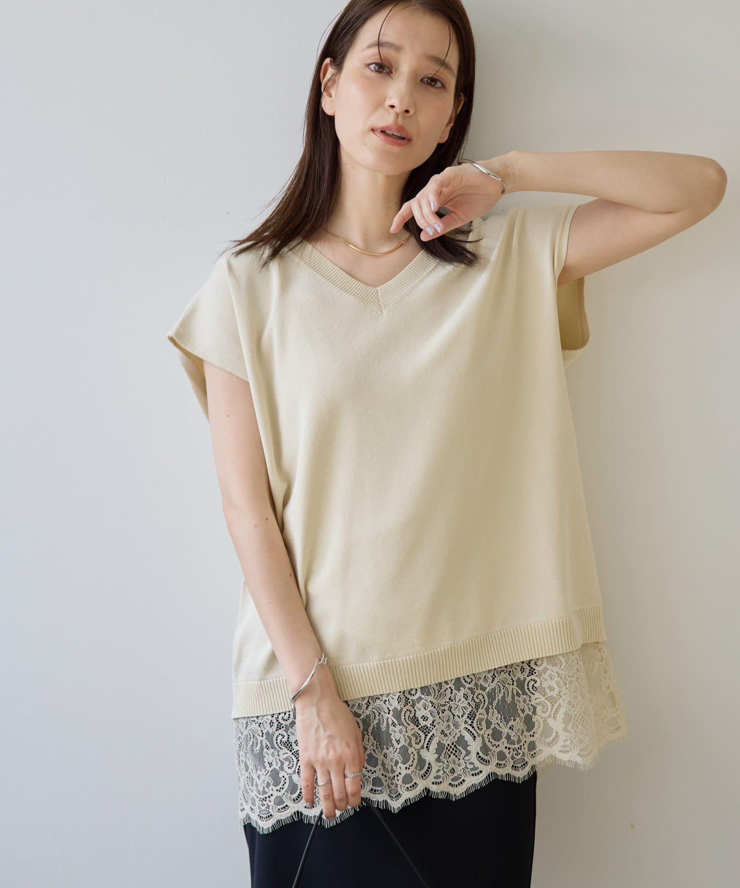DISCOAT(ディスコート) 【Noka】裾レース使いVネックフレンチニット