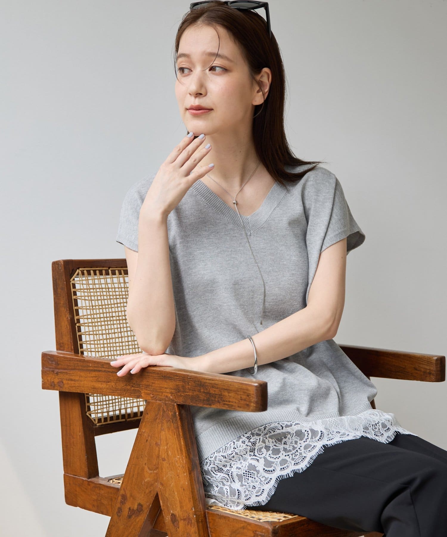 DISCOAT(ディスコート) 【Noka】裾レース使いVネックフレンチニット