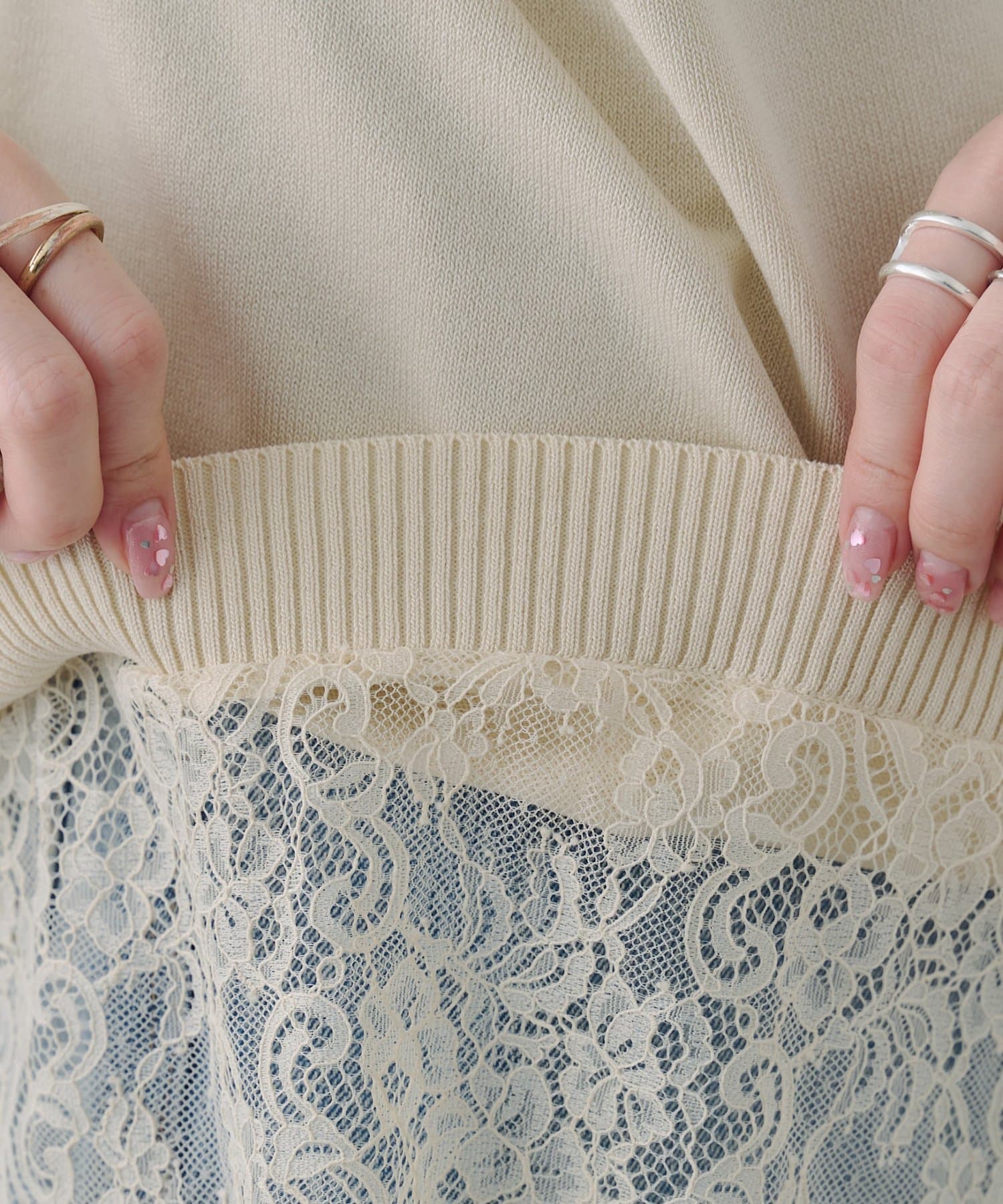 DISCOAT(ディスコート) 【Noka】裾レース使いVネックフレンチニット