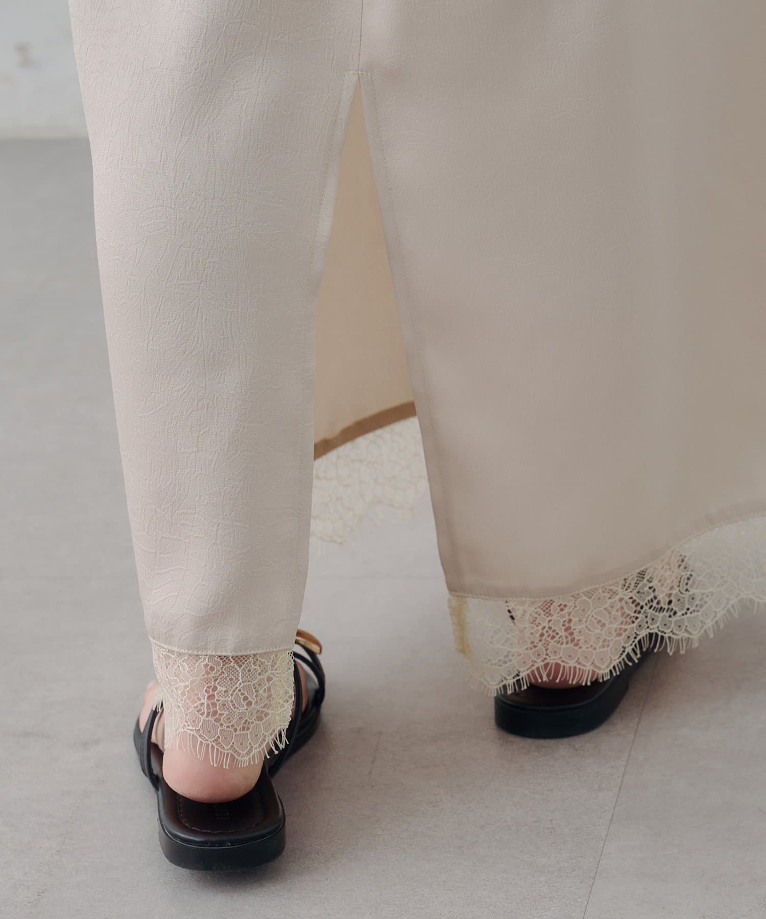 DISCOAT(ディスコート) 【Noka】裾レースセミフレアスカート