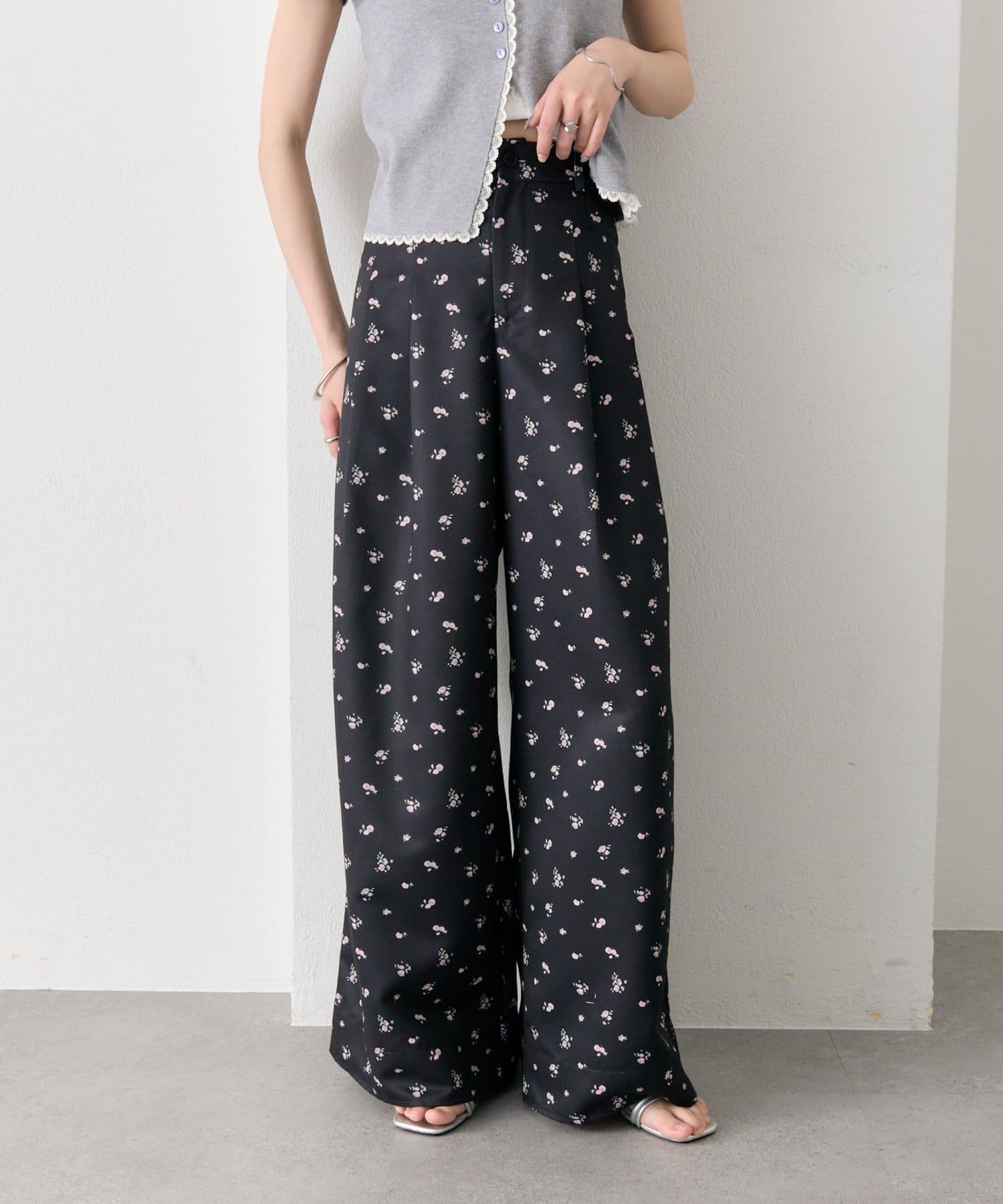 mystic(ミスティック) 【4/24(FRI) 12:00 START 】フラワータックパンツ