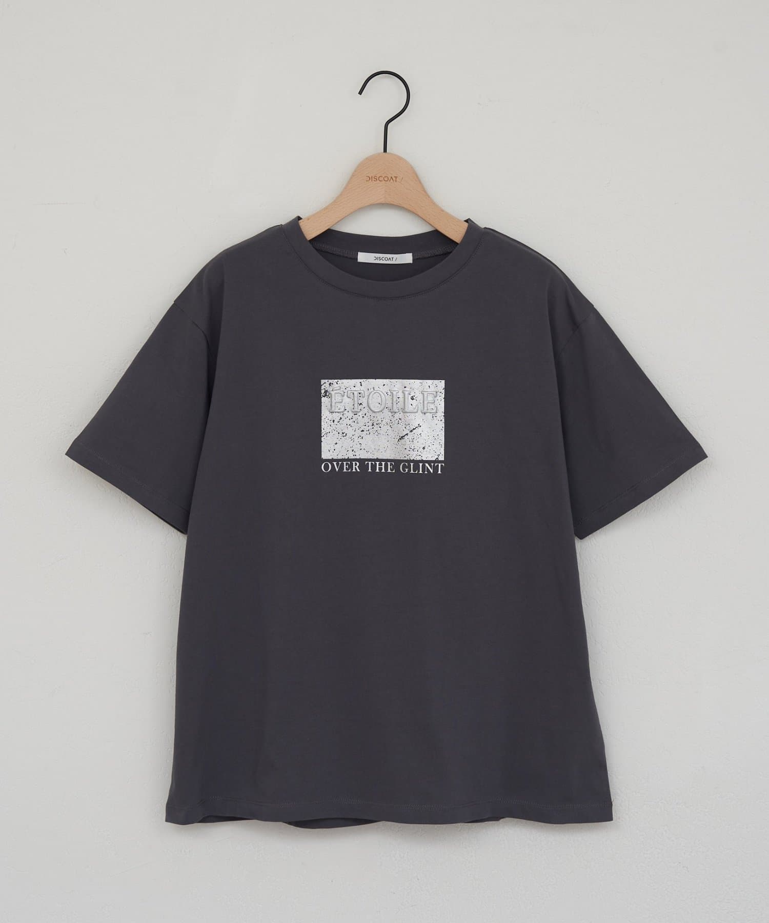 DISCOAT(ディスコート) 【WEB限定】発砲箔プリント半袖Tシャツ