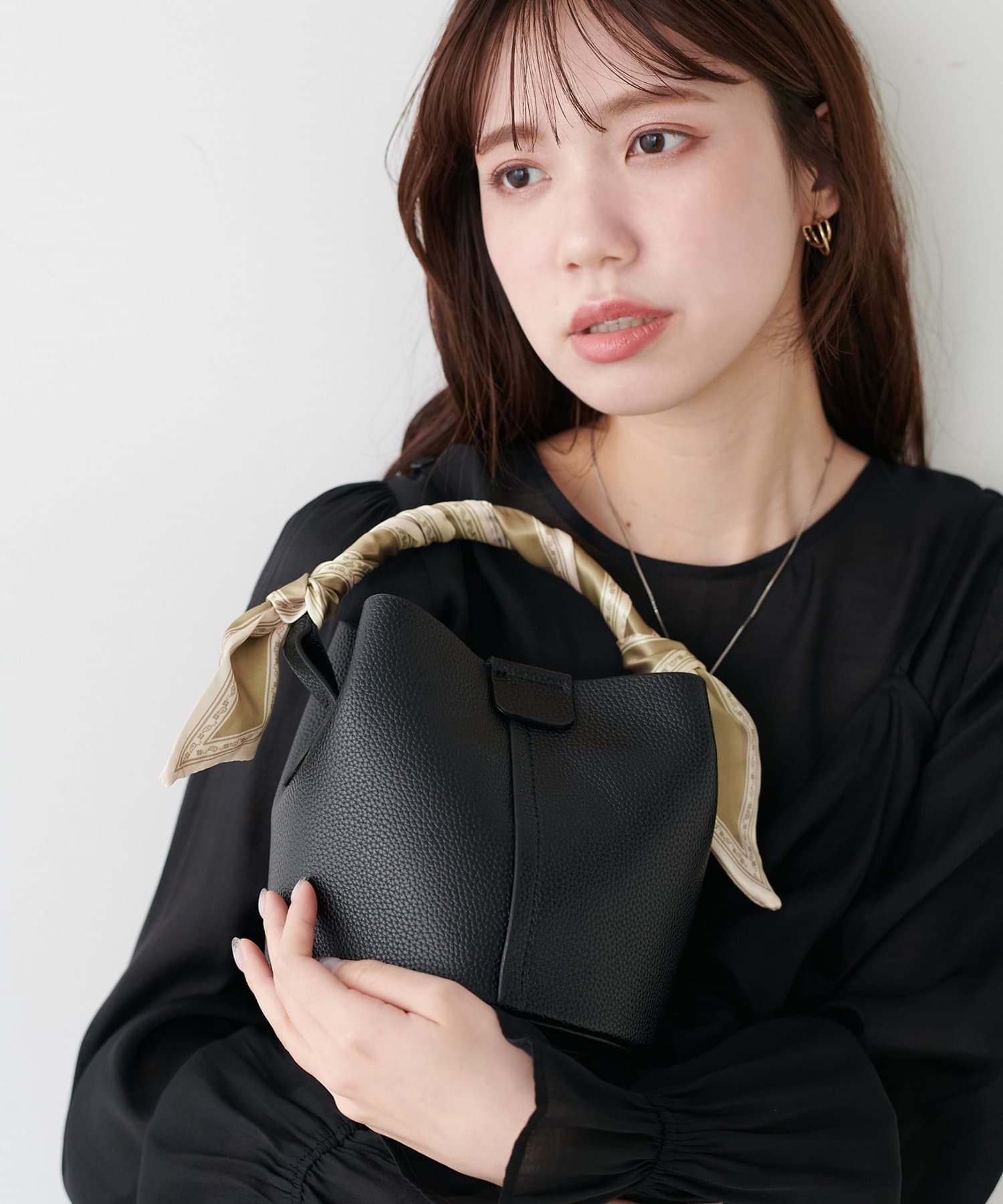 natural couture(ナチュラルクチュール) スカーフ付きポーチインバッグ