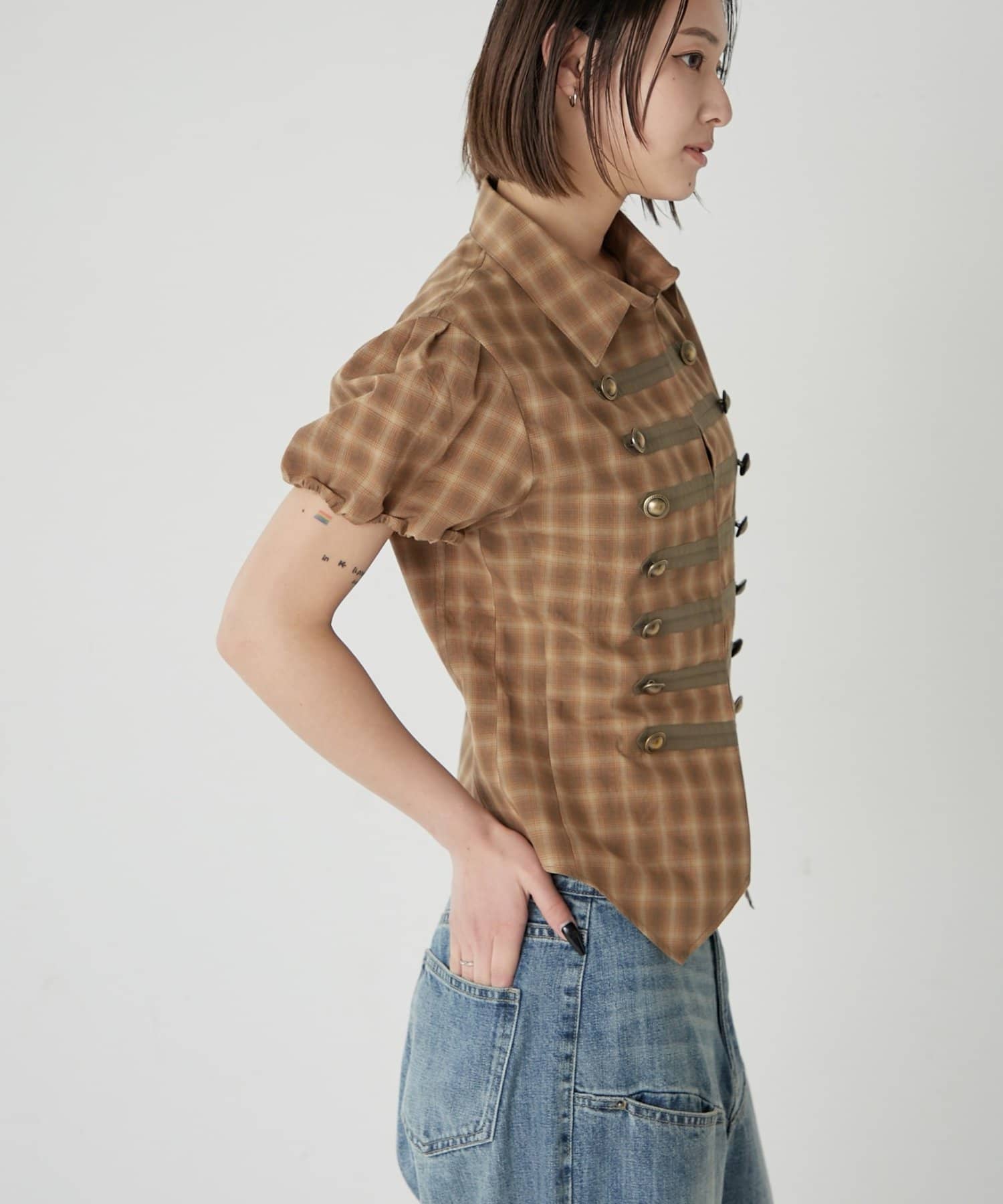 WHO’S WHO gallery(フーズフーギャラリー) ナポレオンパフスリブラウス