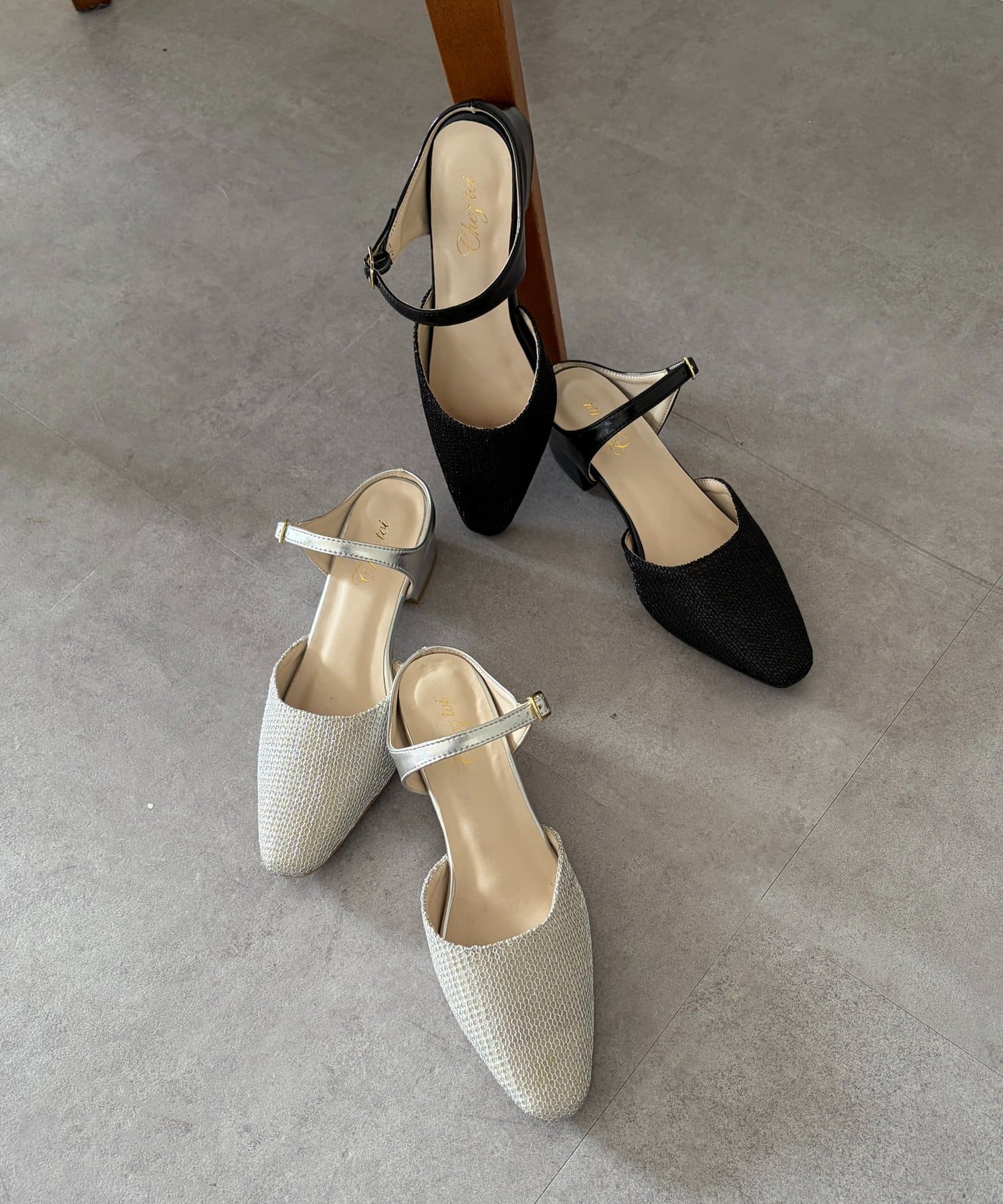 Chez toi(シェトワ) 雑材ストラップパンプス