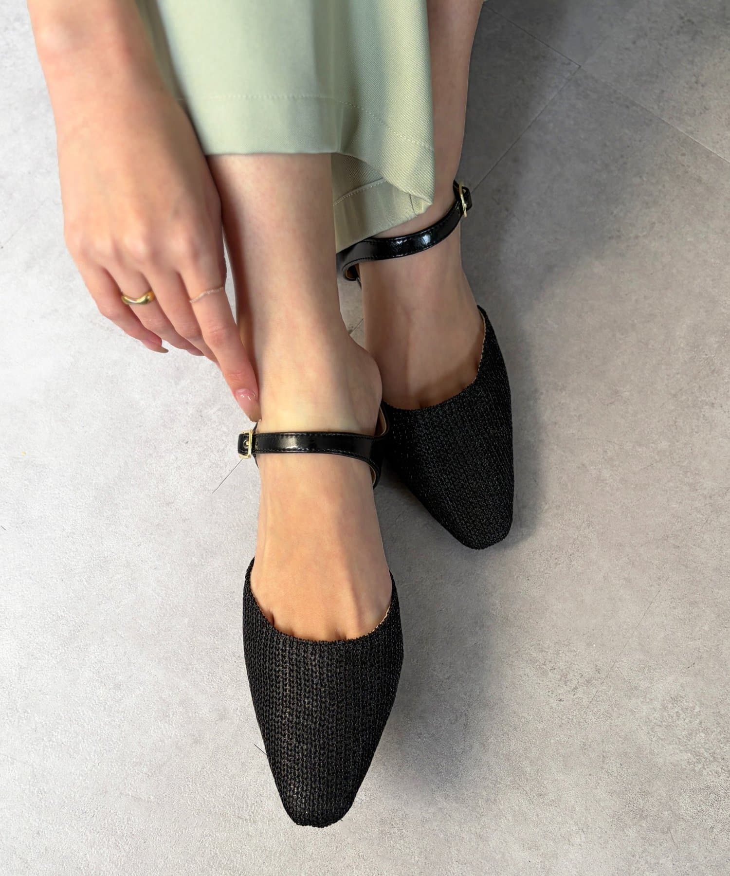 Chez toi(シェトワ) 雑材ストラップパンプス