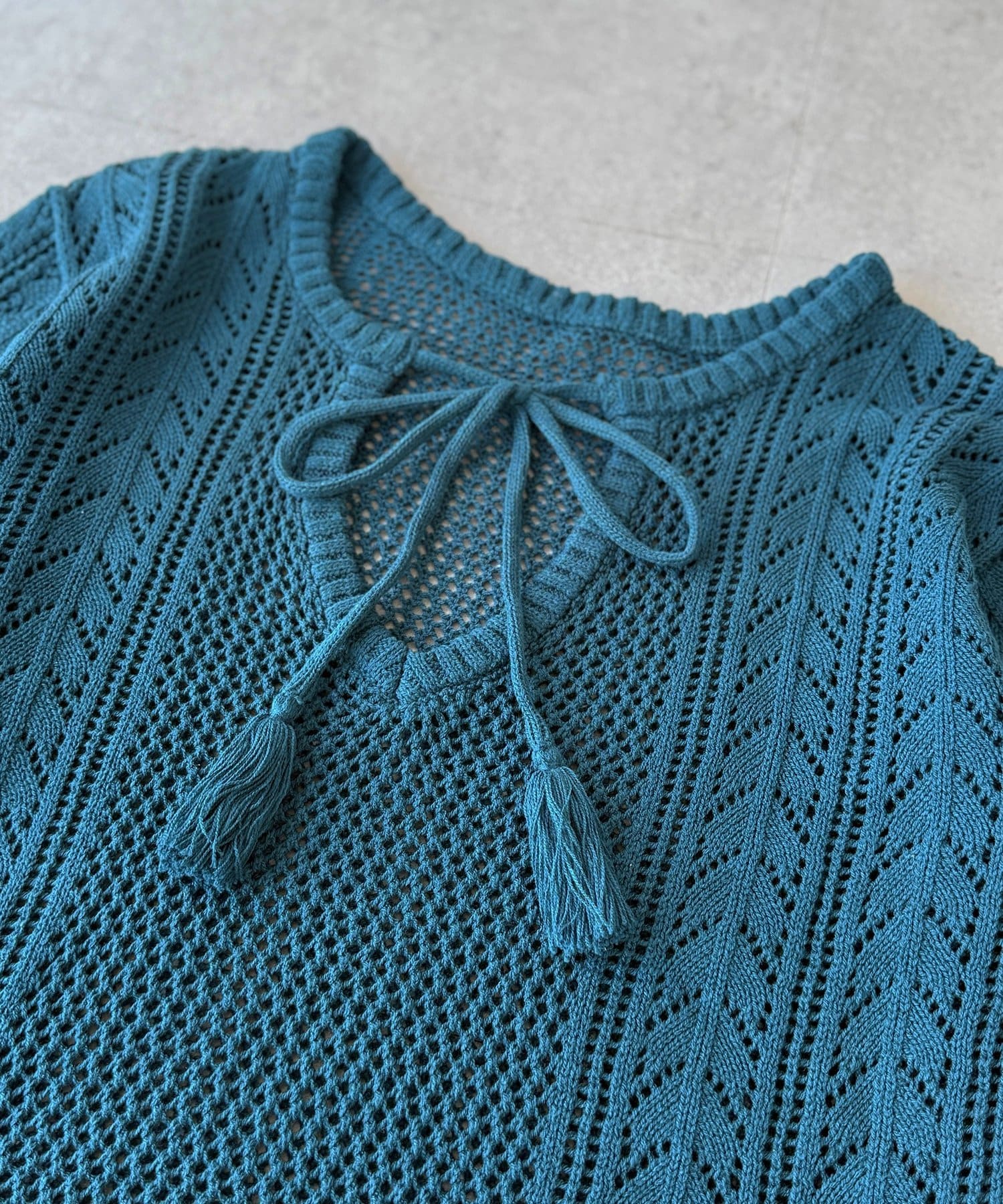 CPCM(シーピーシーエム) 【ASUKA's企画】かぎ編みVネックニット