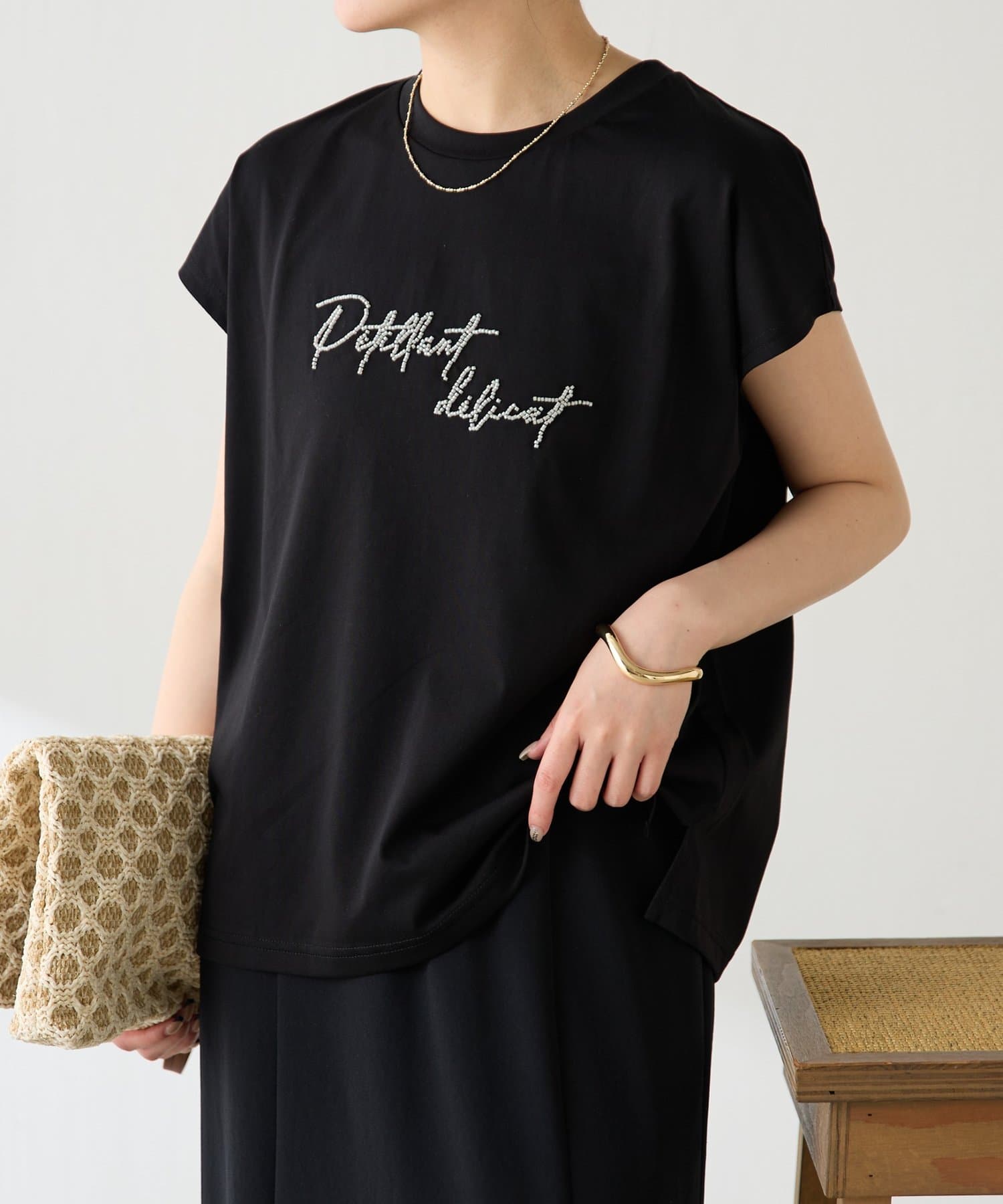 COLLAGE GALLARDAGALANTE(コラージュ ガリャルダガランテ) 【キレイめTシャツ/体型カバー】ミニビーズロゴフレンチTシャツ