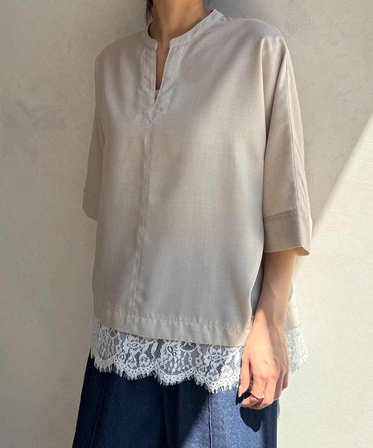 Jena　espace merveilleux(ジェナ　エスパスメルヴェイユ) リネンライク裾レースブラウス