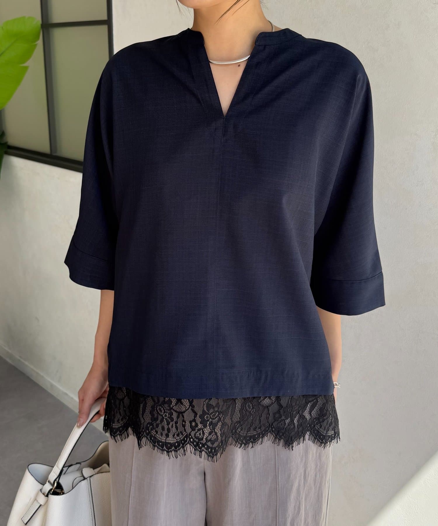 Jena　espace merveilleux(ジェナ　エスパスメルヴェイユ) リネンライク裾レースブラウス