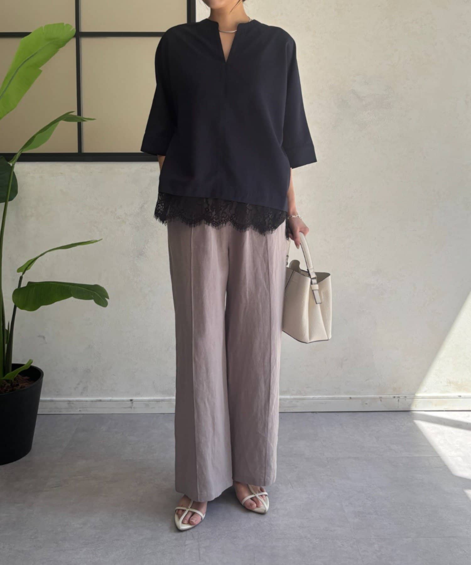 Jena　espace merveilleux(ジェナ　エスパスメルヴェイユ) リネンライク裾レースブラウス