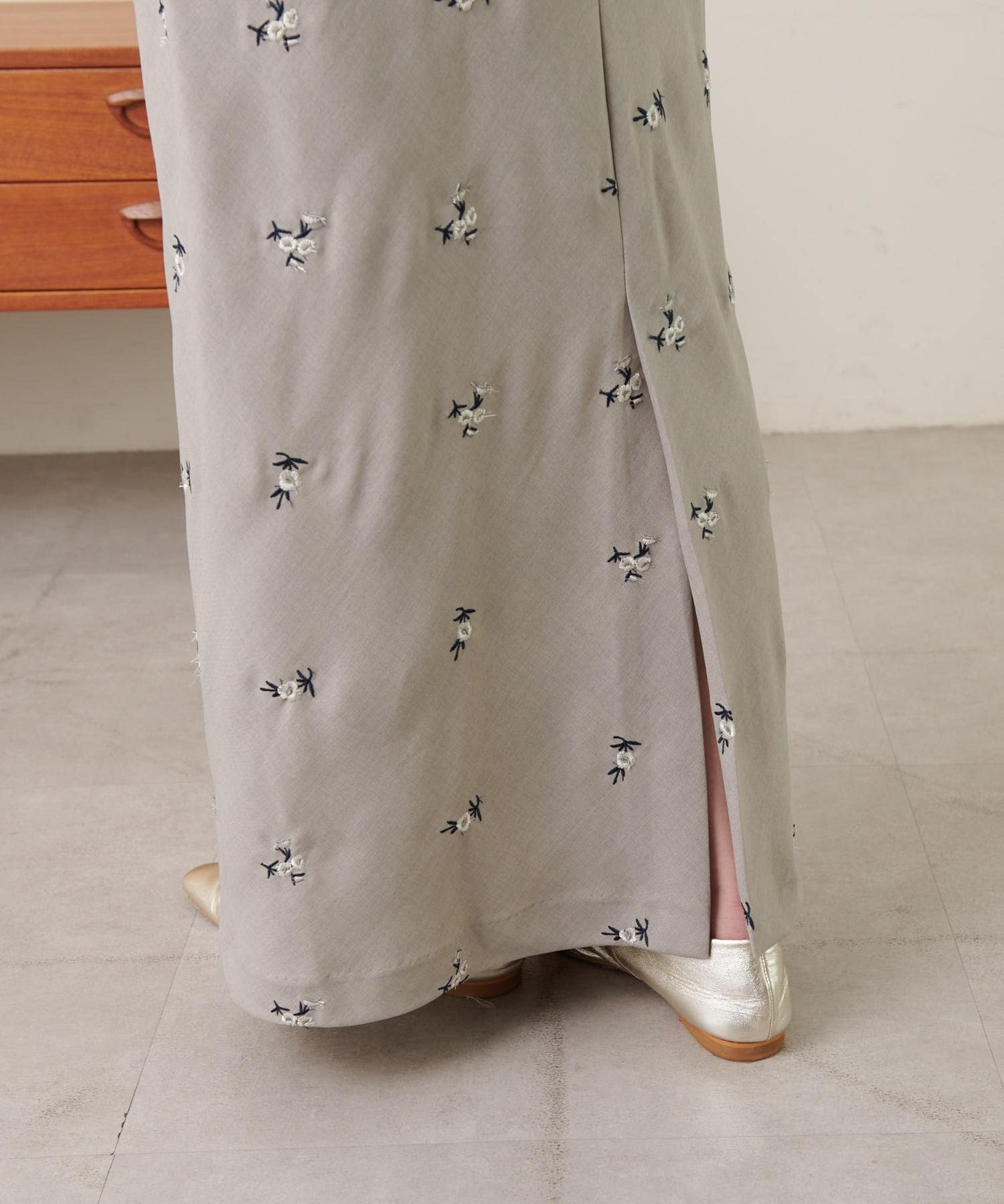 OUTLET(アウトレット) 【SHENERY】刺繍タイトスカート