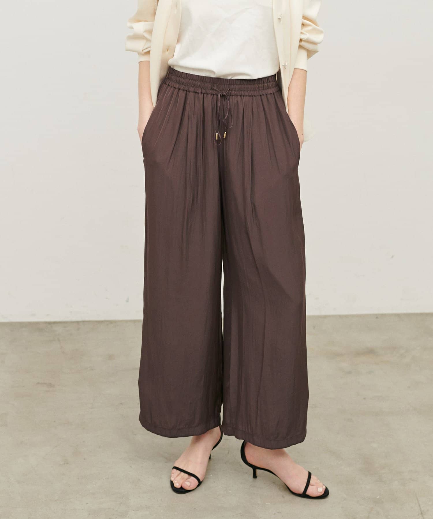 LARUTA(ラルータ) [Web限定]パウダーサテンイージーパンツ