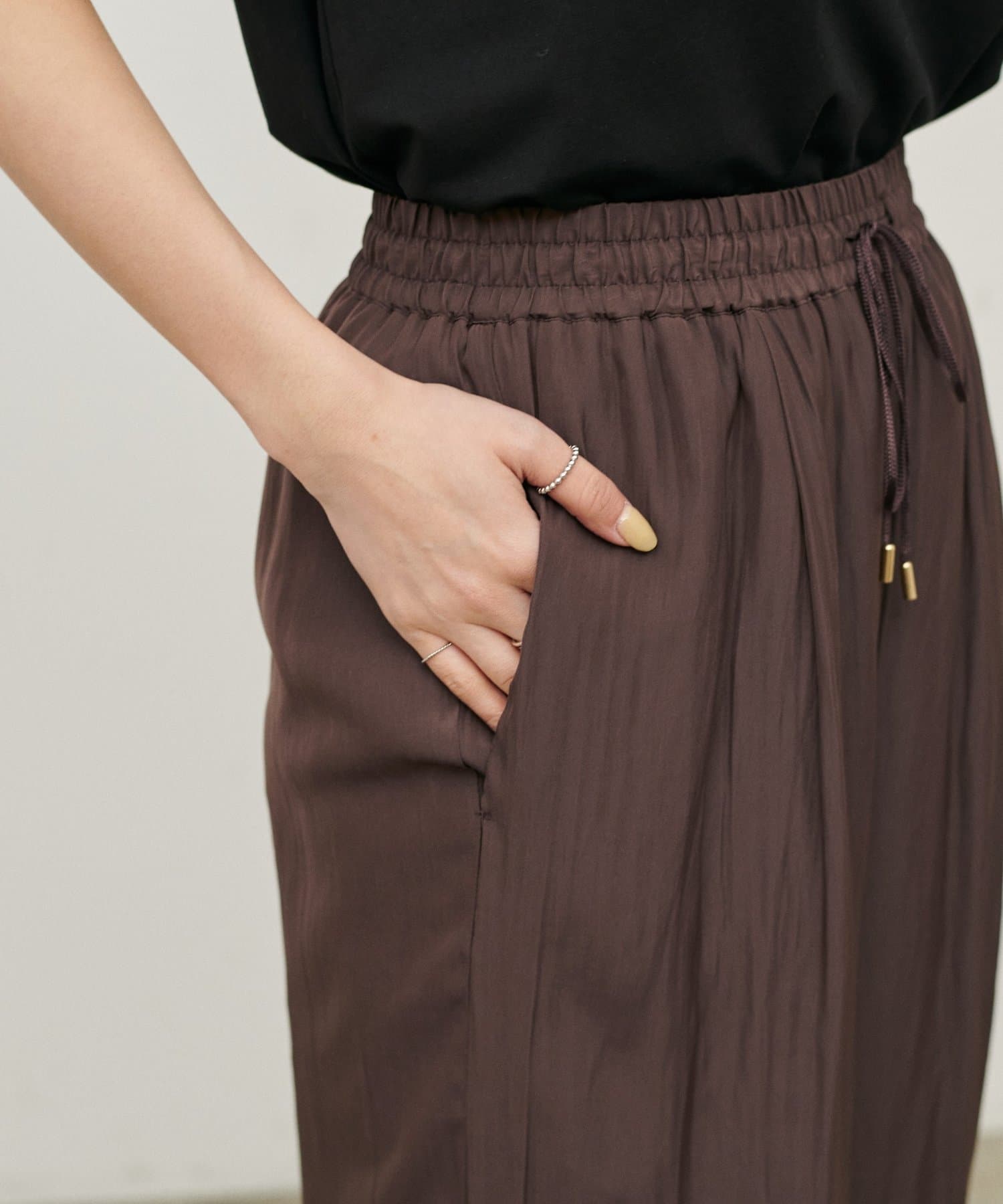 LARUTA(ラルータ) [Web限定]パウダーサテンイージーパンツ