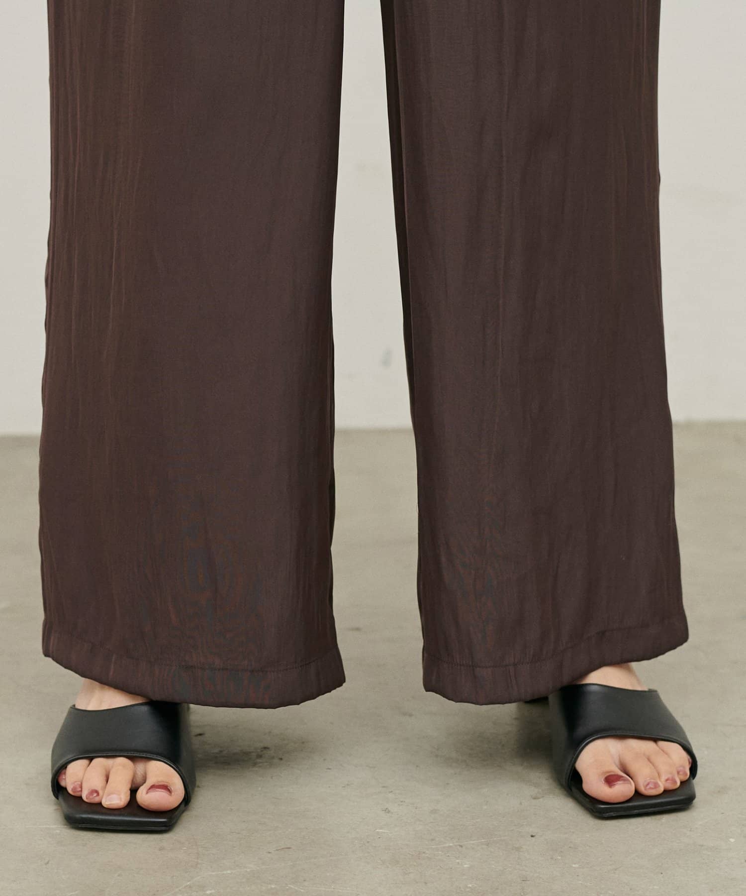 LARUTA(ラルータ) [Web限定]パウダーサテンイージーパンツ