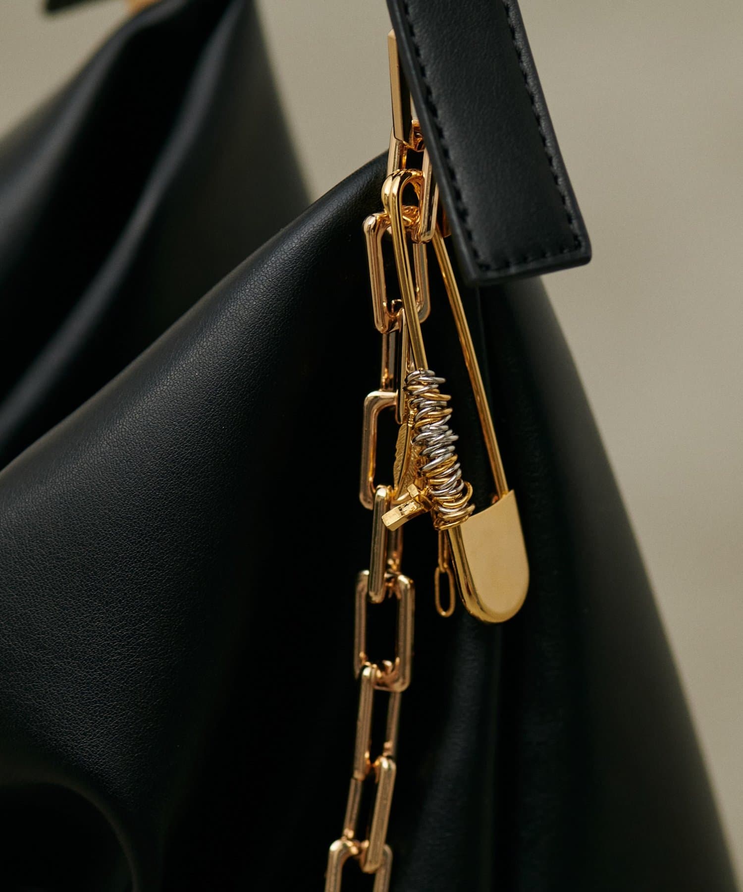 LARUTA(ラルータ) Coil chromeピン