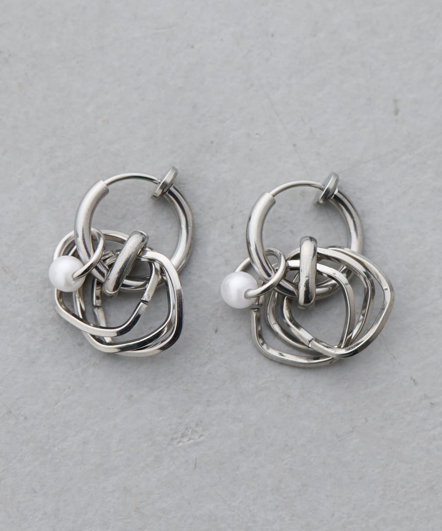 LARUTA(ラルータ) 【Web限定】ループパールイヤリング