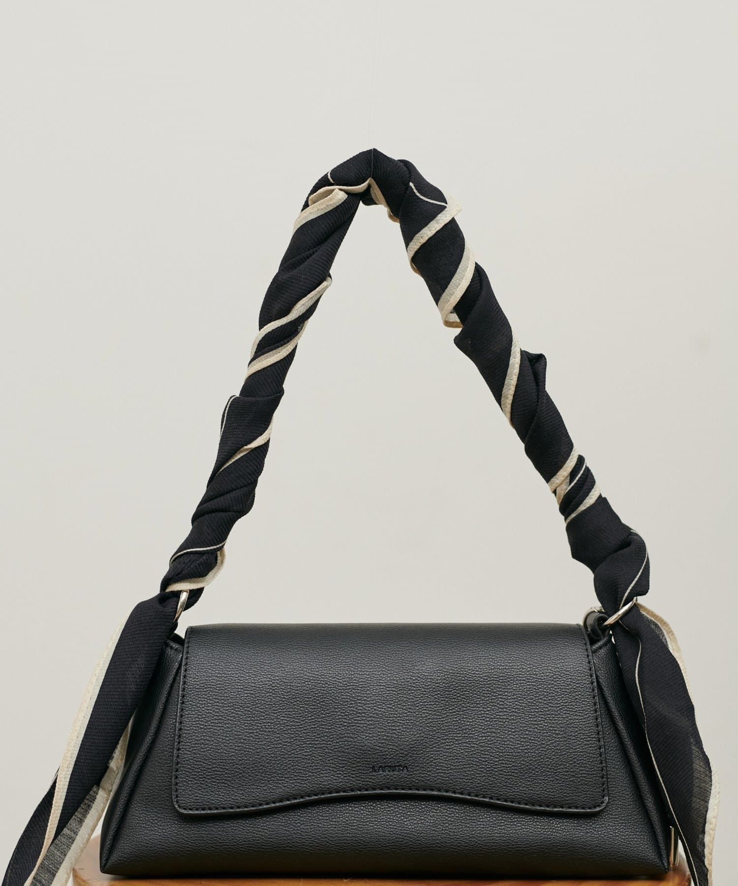 LARUTA(ラルータ) 【Web限定】クロスラインスカーフ