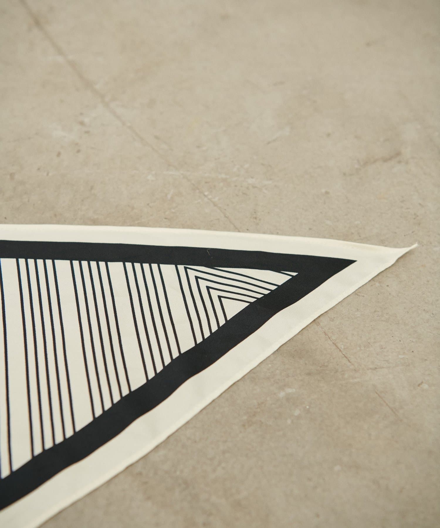 LARUTA(ラルータ) トライアングルラインスカーフ