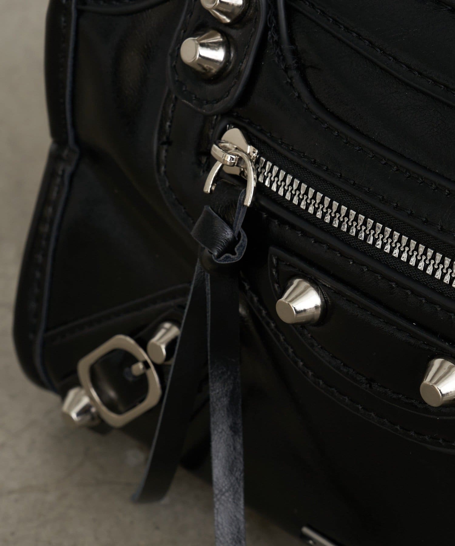 RAY CASSIN(レイカズン) 【500mlペットボトル収納可】ショルダー付きスクエアバッグ