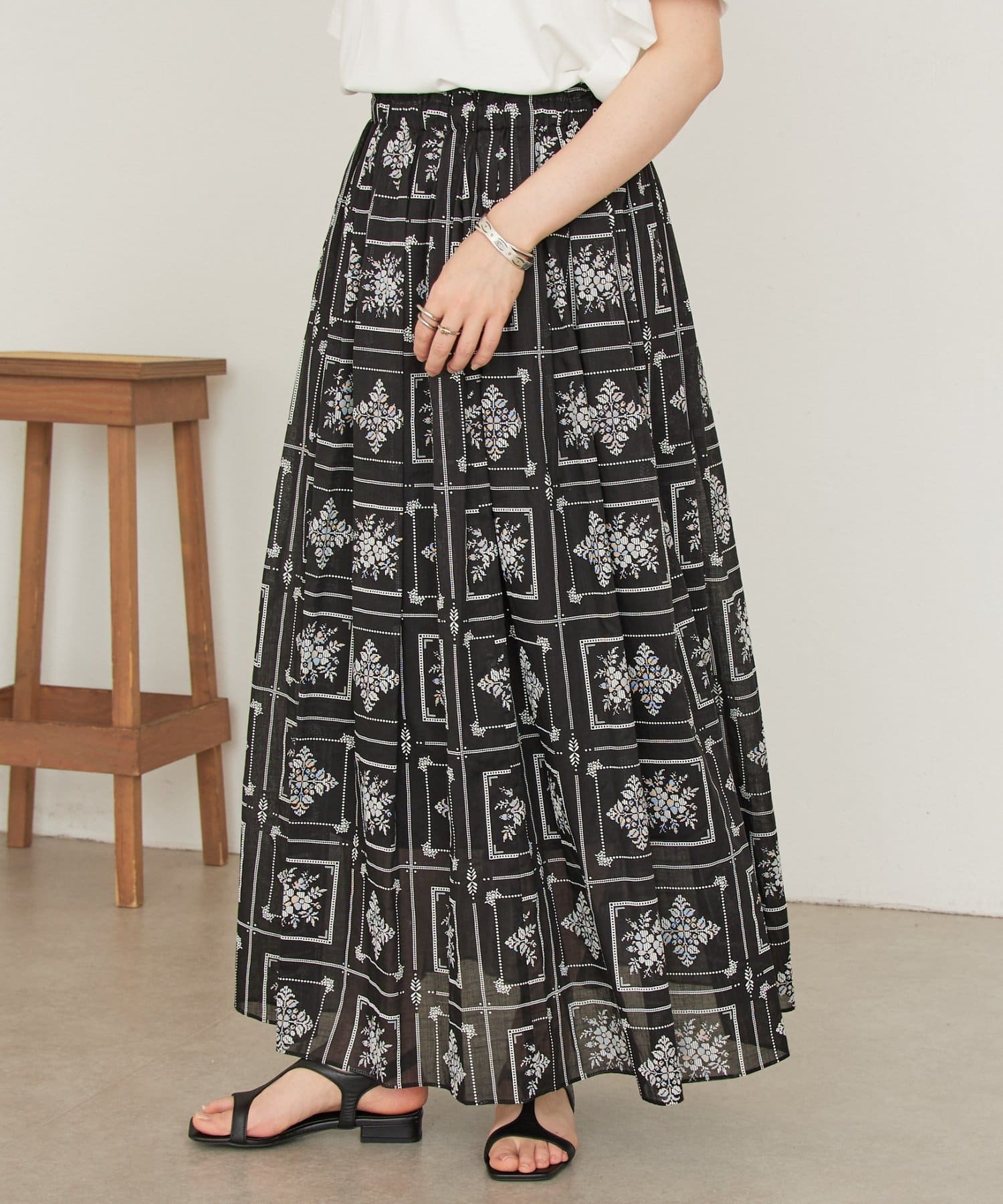 BEARDSLEY(ビアズリー) 《4/2(木)18：00予約開始》刺繍風プリントスカート