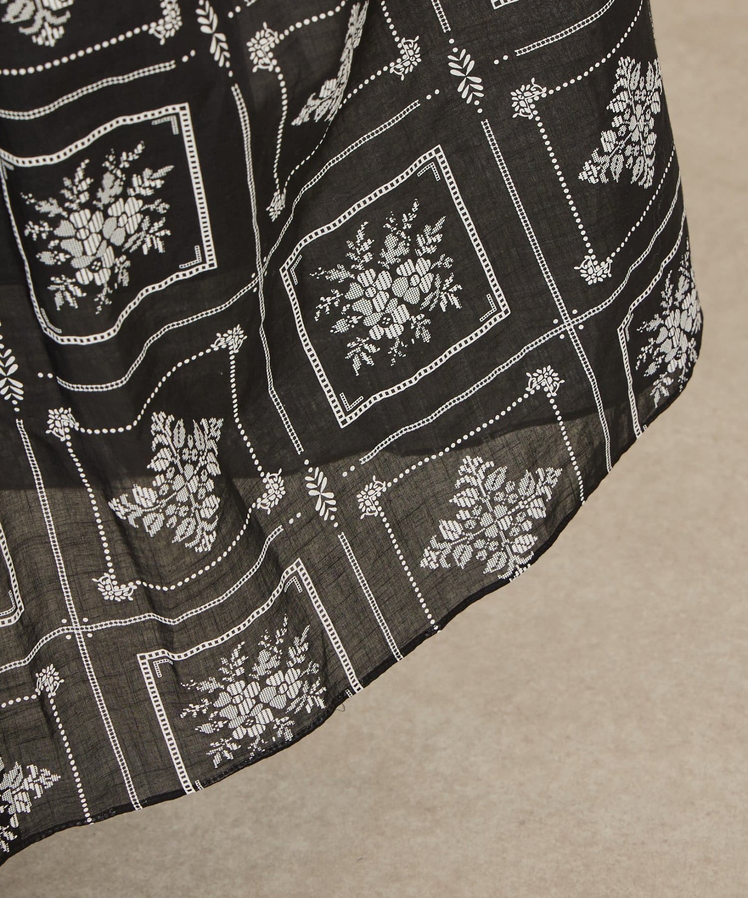 BEARDSLEY(ビアズリー) 《4/2(木)18：00予約開始》刺繍風プリントスカート