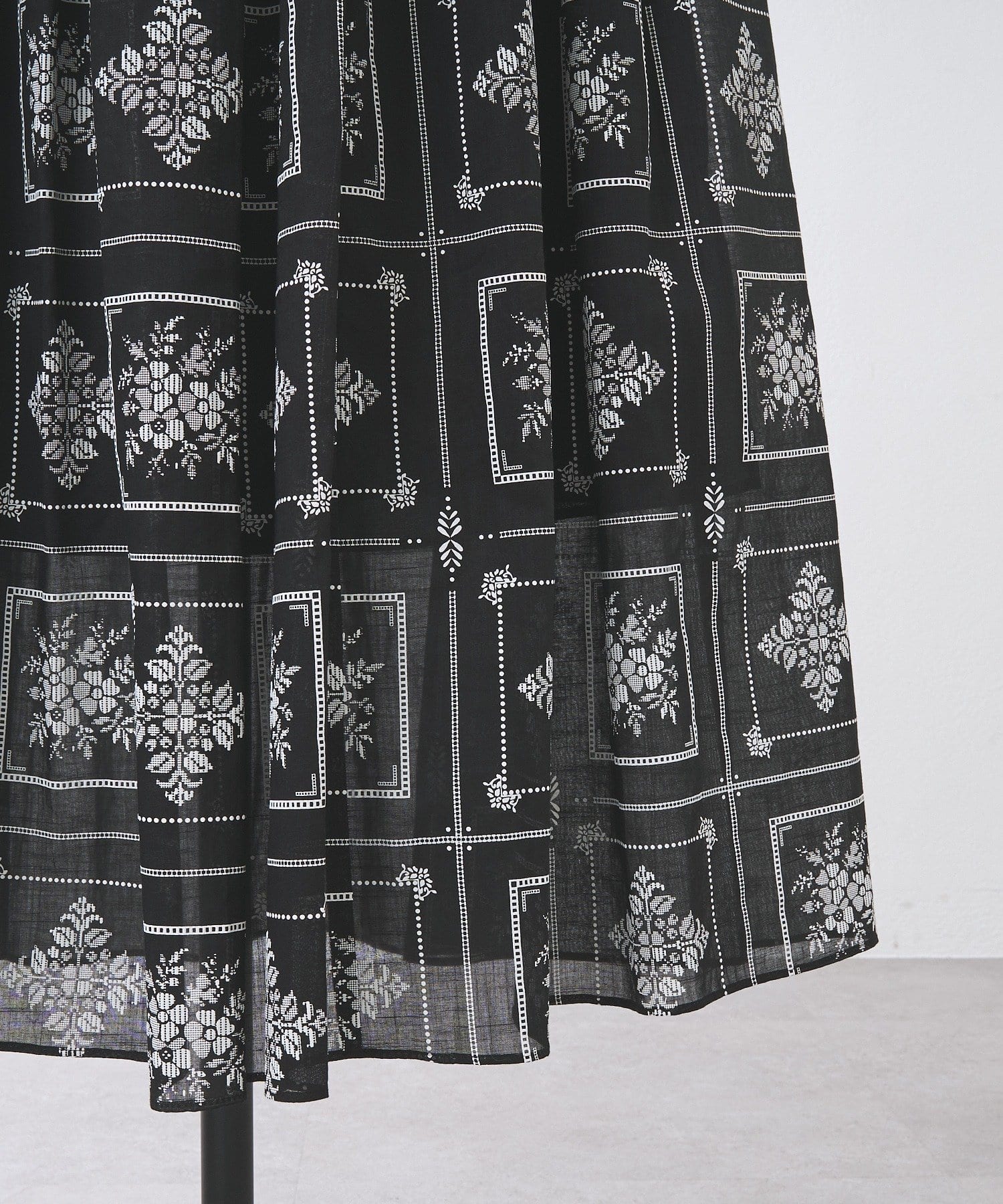 BEARDSLEY(ビアズリー) 刺繍風プリントスカート