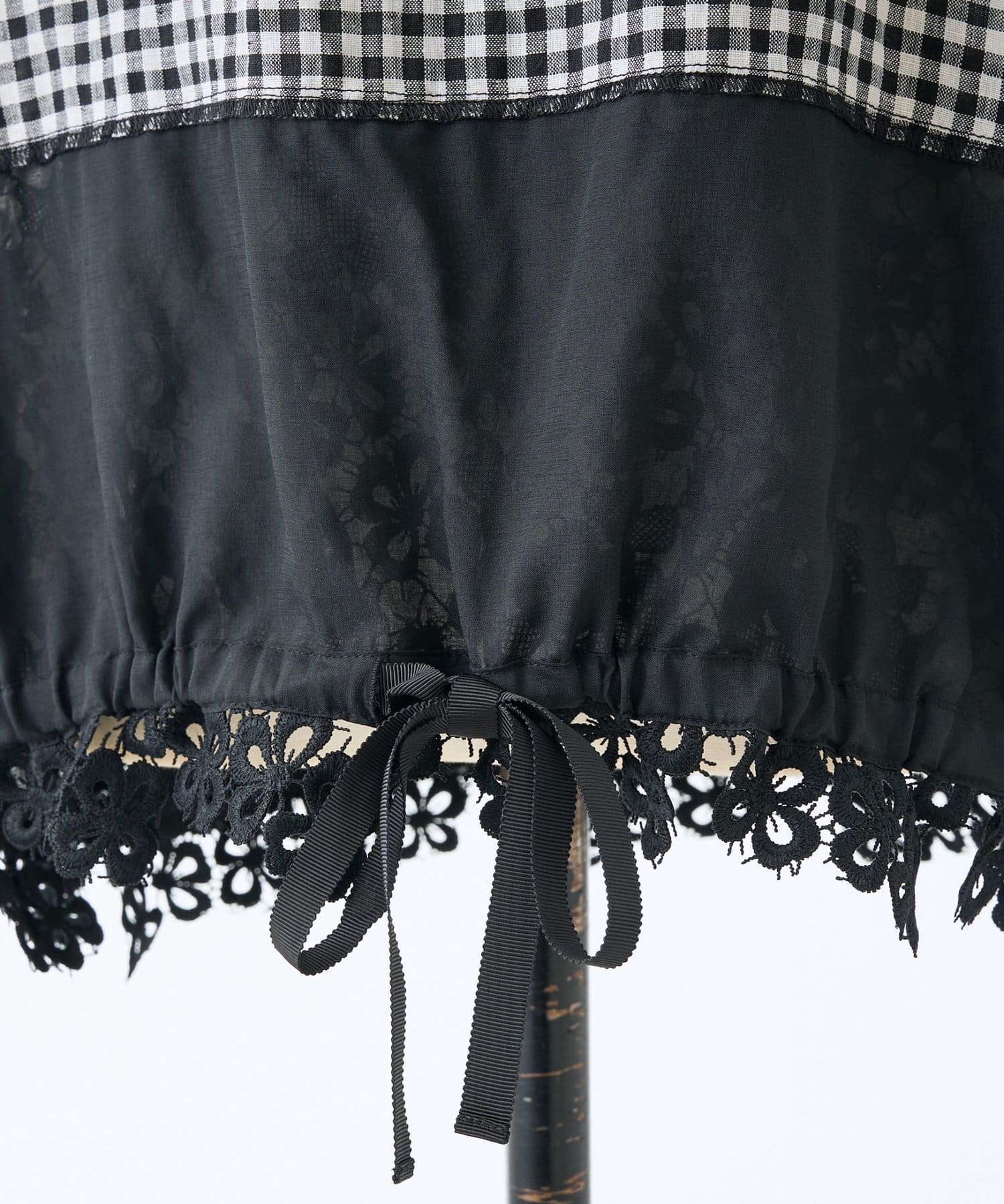 BEARDSLEY(ビアズリー) 《4/1(水)20：00予約開始》裾レースリネンブラウス