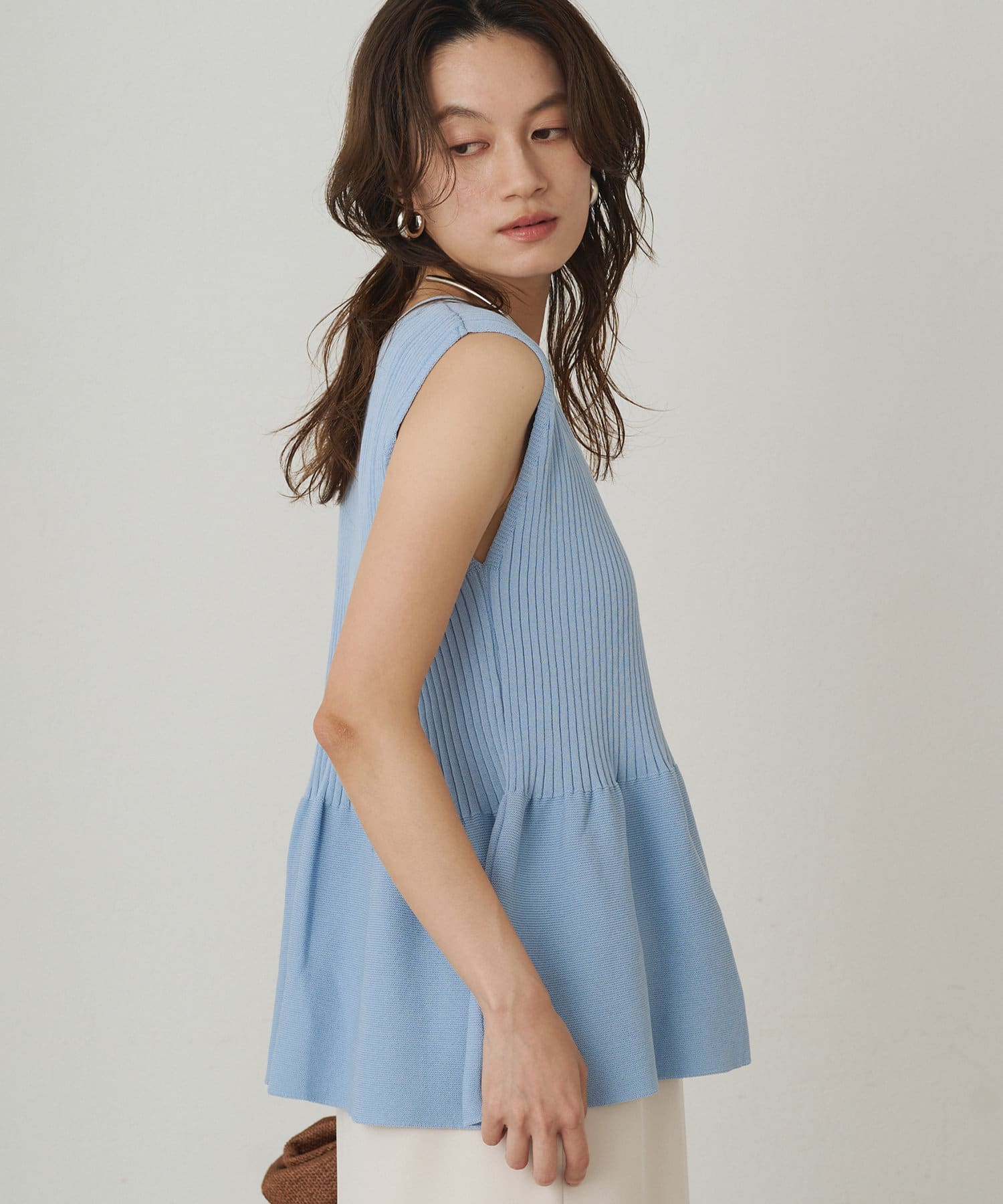 OUTLET(アウトレット) 【Loungedress】ペプラムノースリニット