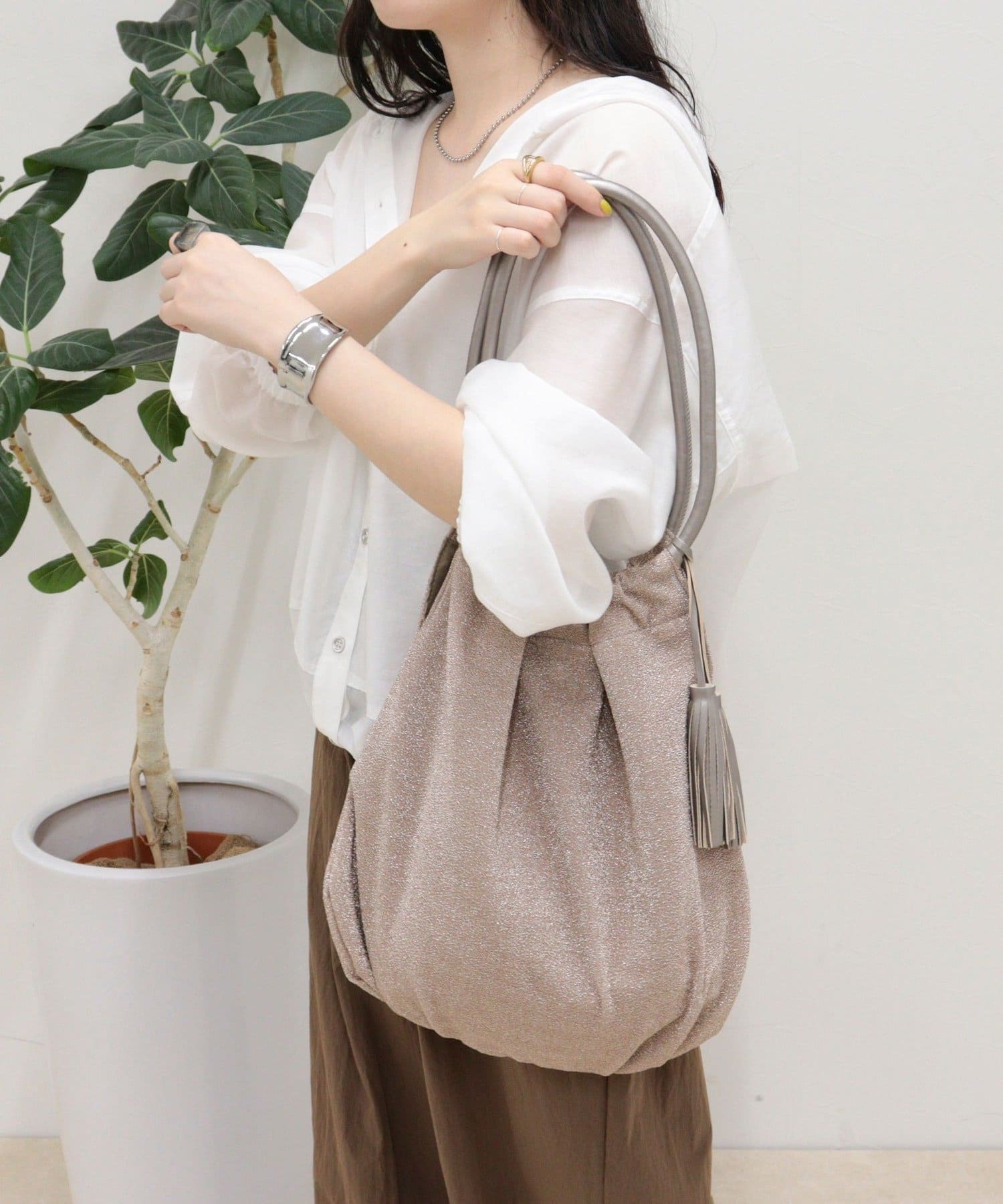 FREDY & GLOSTER(フレディ アンド グロスター) ラメ生地ループハンドルトートバッグ