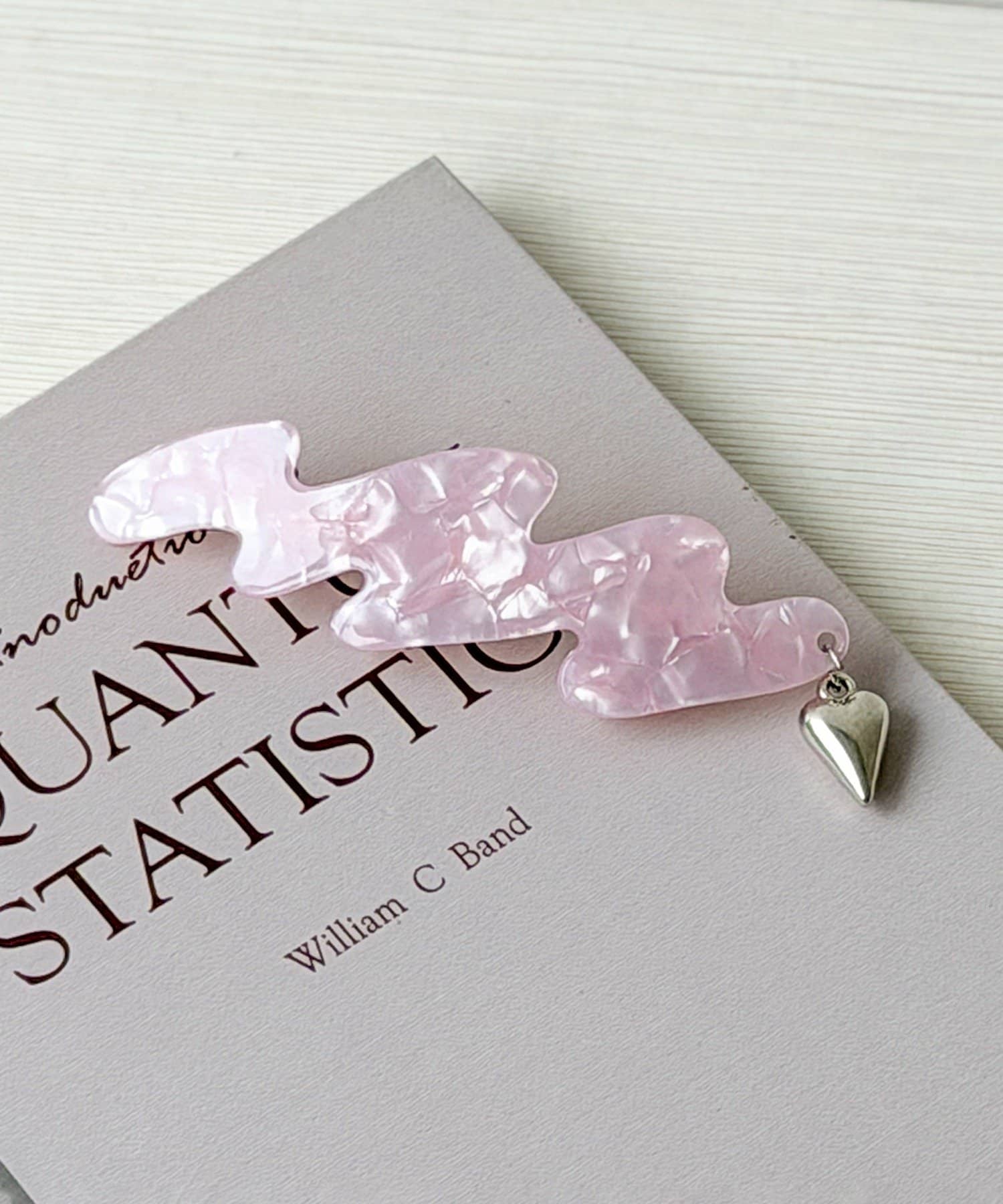 3COINS(スリーコインズ) チャーム付きニュアンスヘアバレッタ