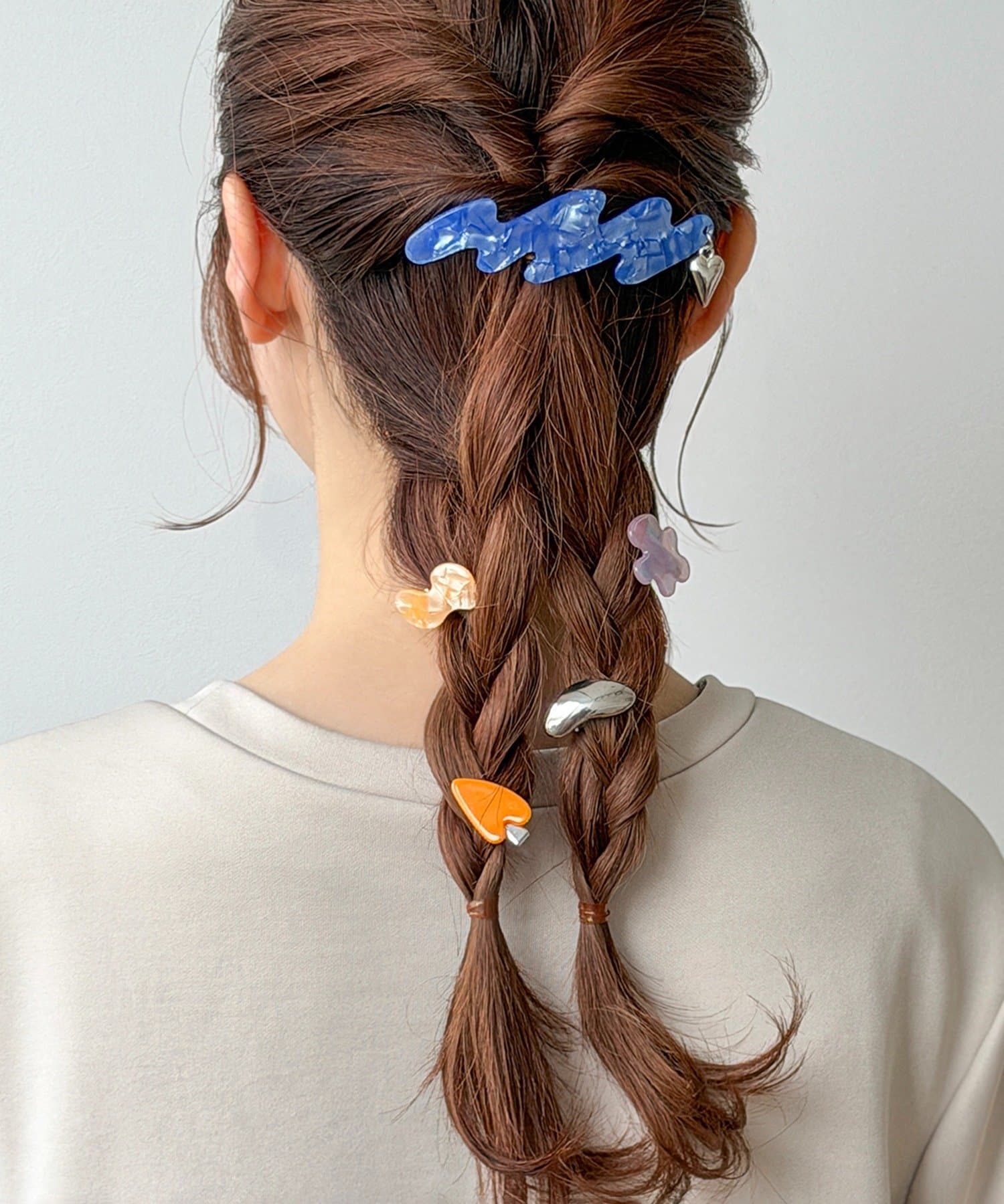 3COINS(スリーコインズ) チャーム付きニュアンスヘアバレッタ