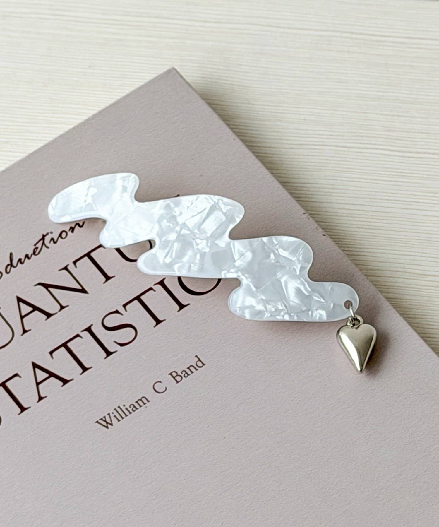 3COINS(スリーコインズ) チャーム付きニュアンスヘアバレッタ